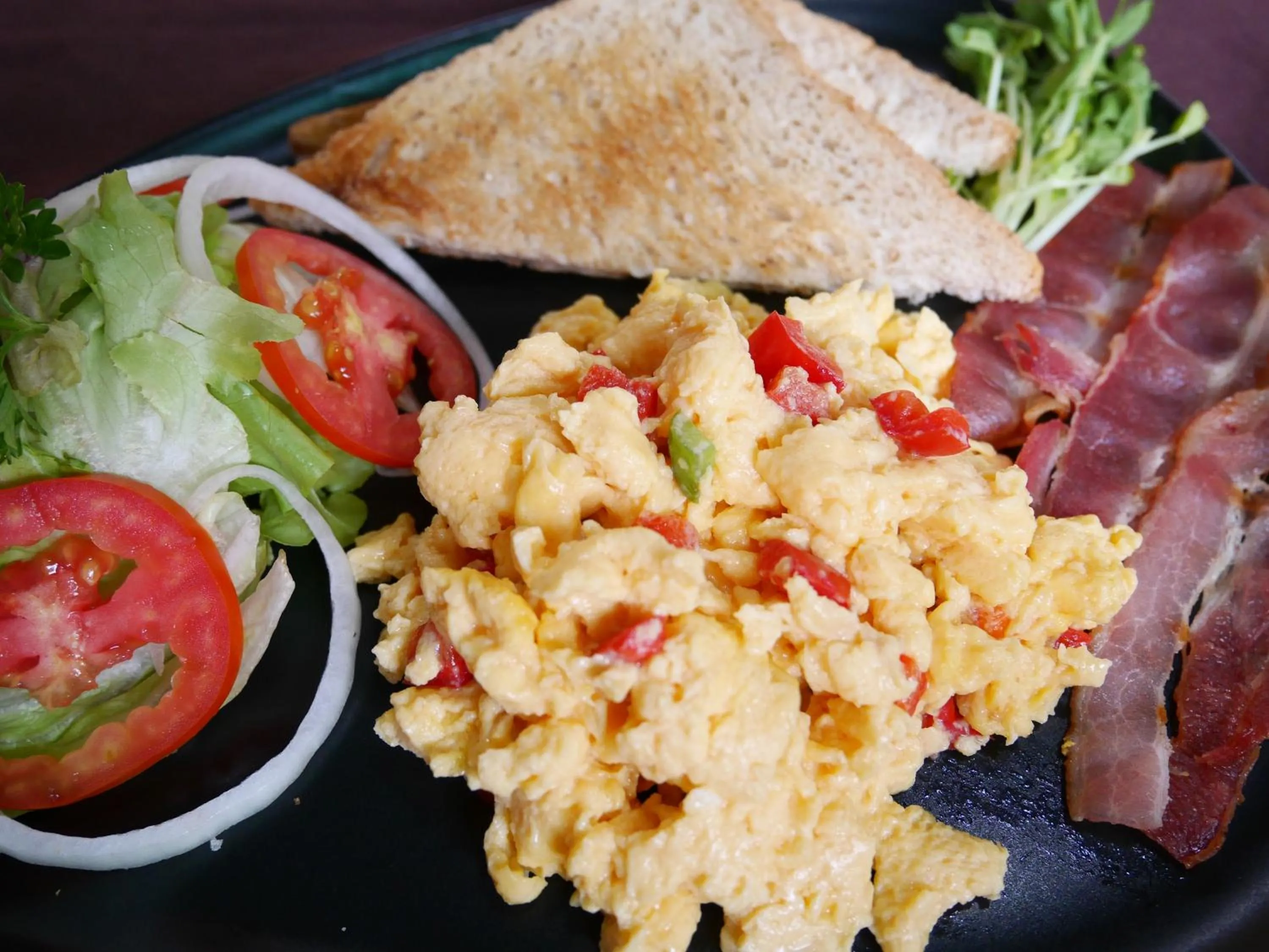 Food in Forest Bungalows & Mama's Restaurant