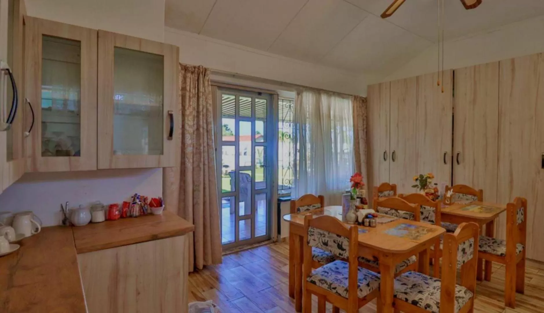 Restaurant/places to eat in Queensburgh B&B or Self Catering