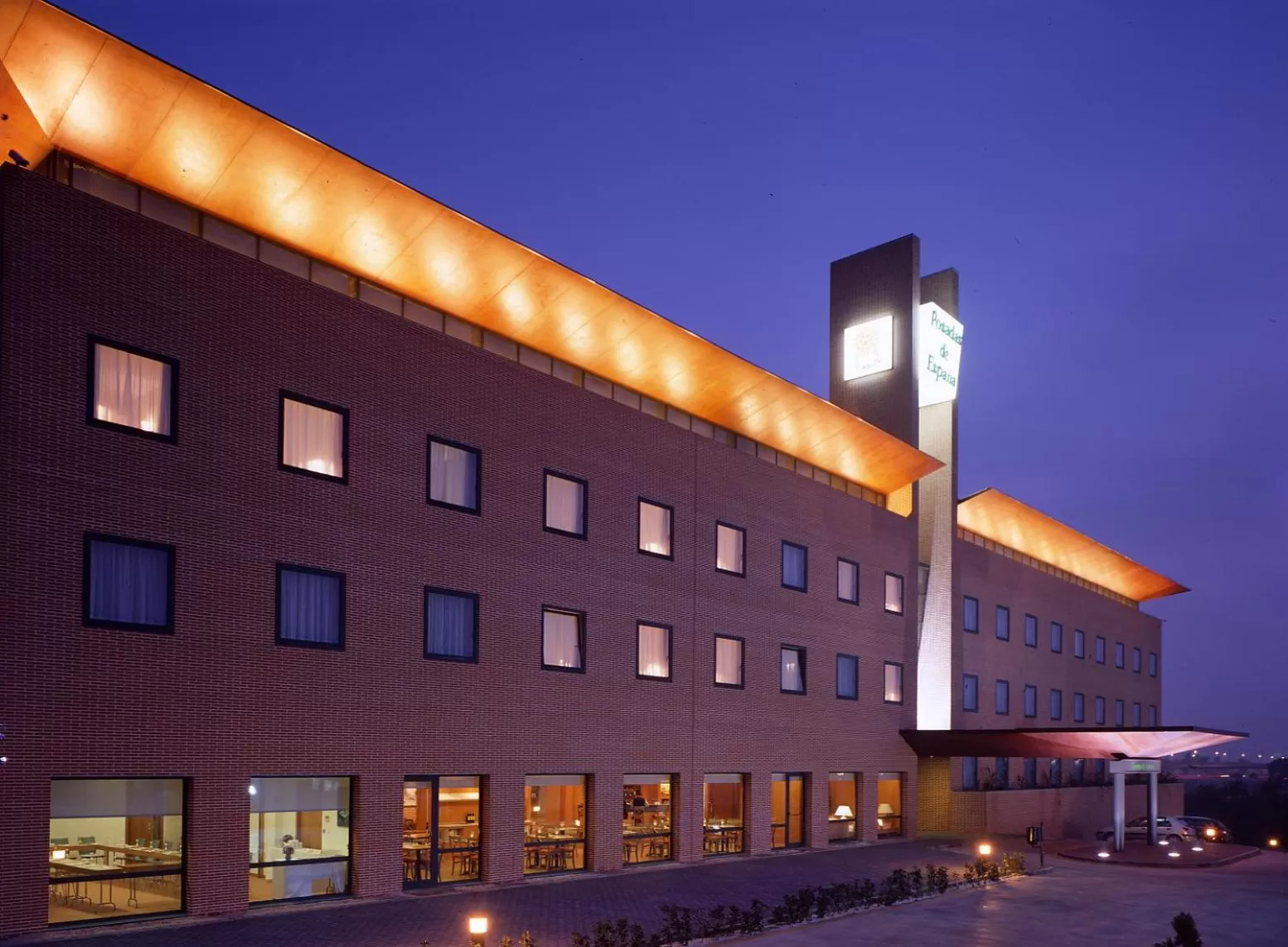 Property building in Posadas De España Paterna