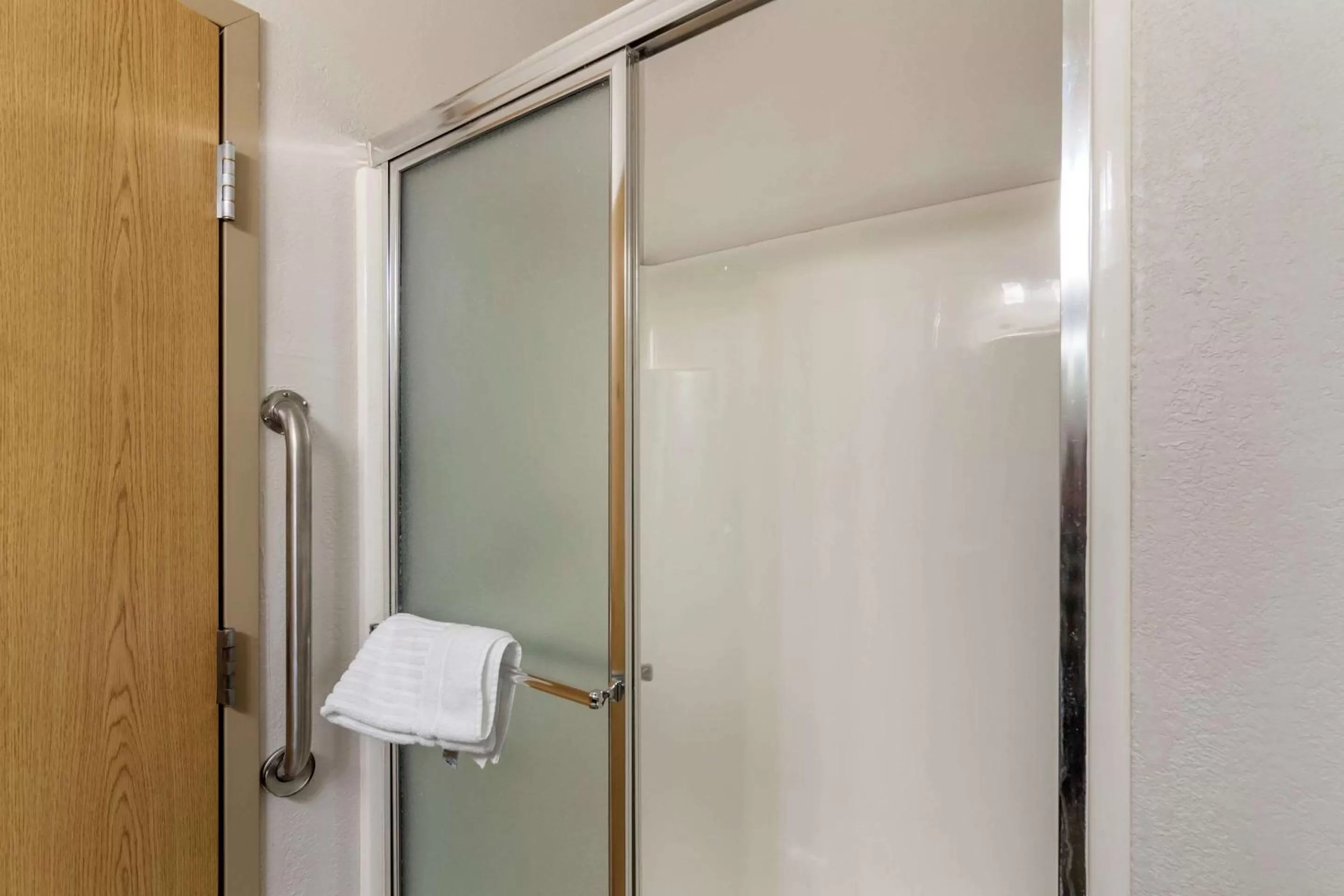 Photo of the whole room in Comfort Inn & Suites Lees Summit - Kansas City