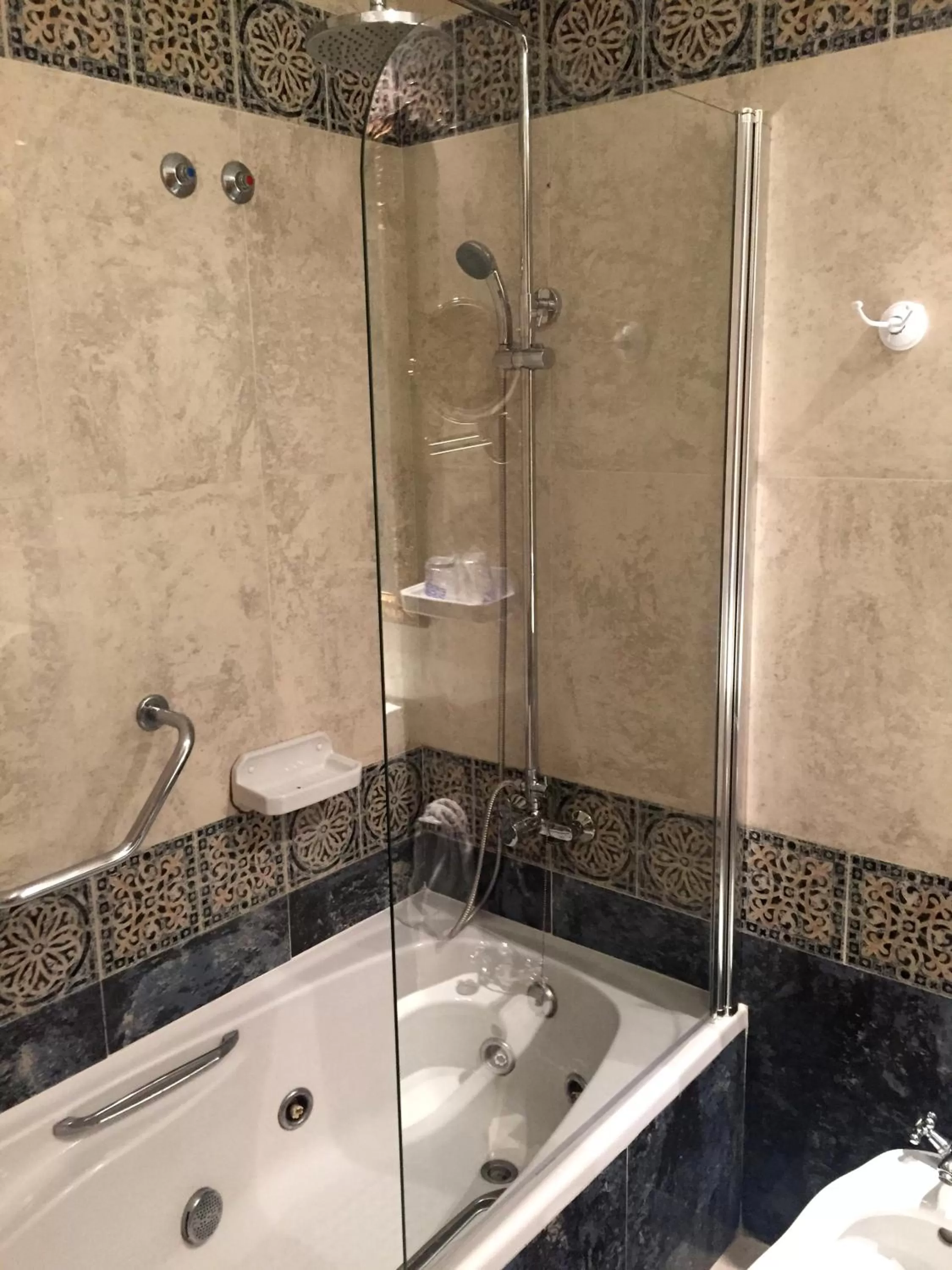 Bathroom in Hotel Juanito