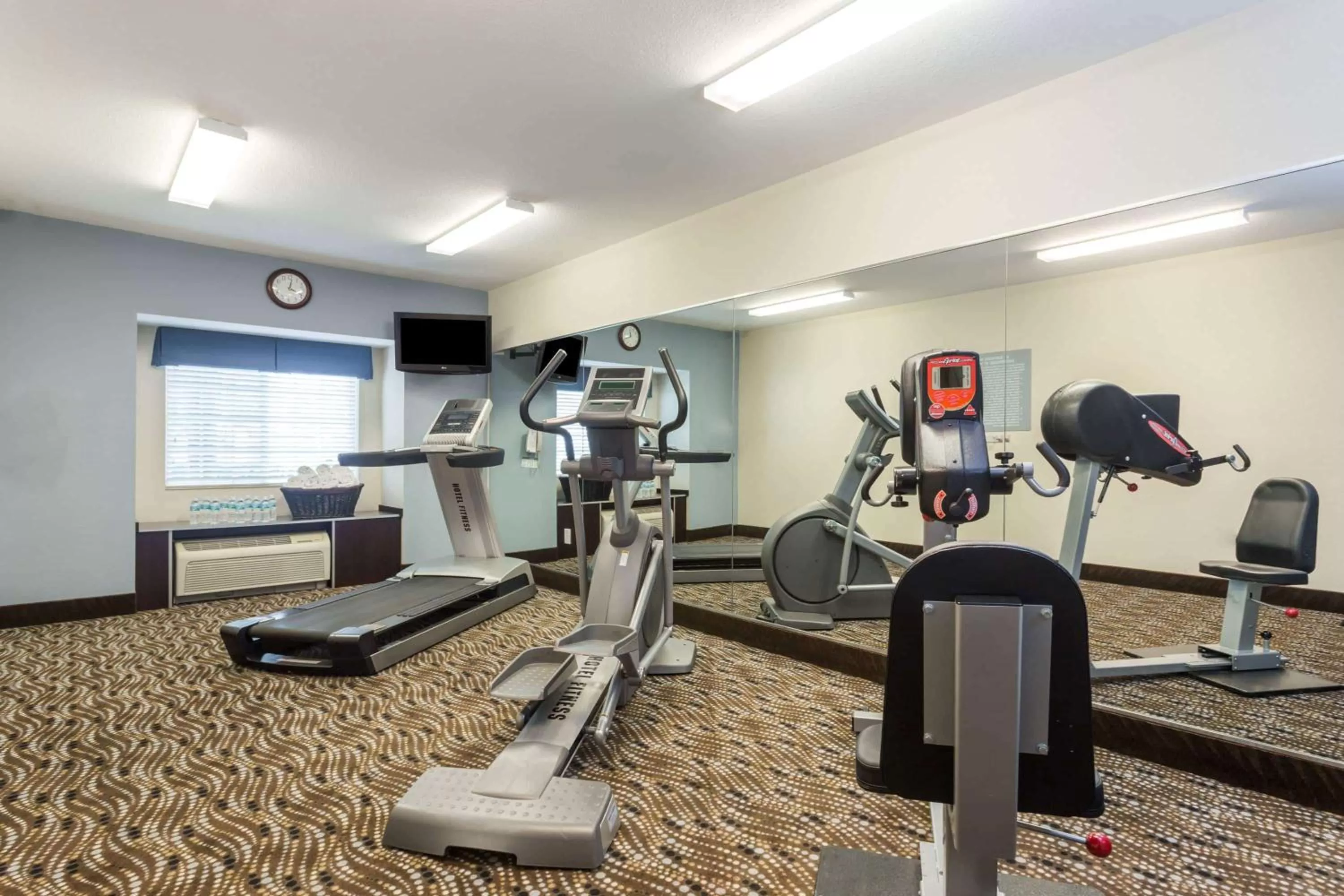 Fitness centre/facilities in Microtel Inn & Suites by Wyndham Spring Hill/Weeki Wachee