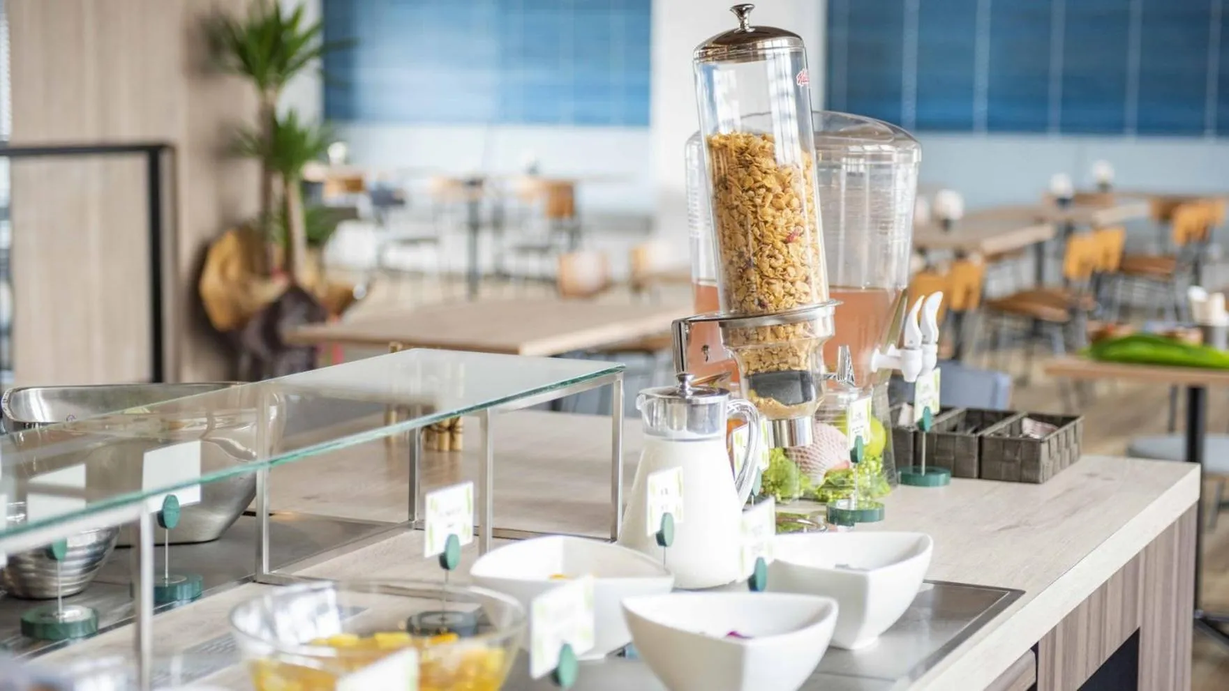 Food and drinks in Tissage Hotel Naha by Nest