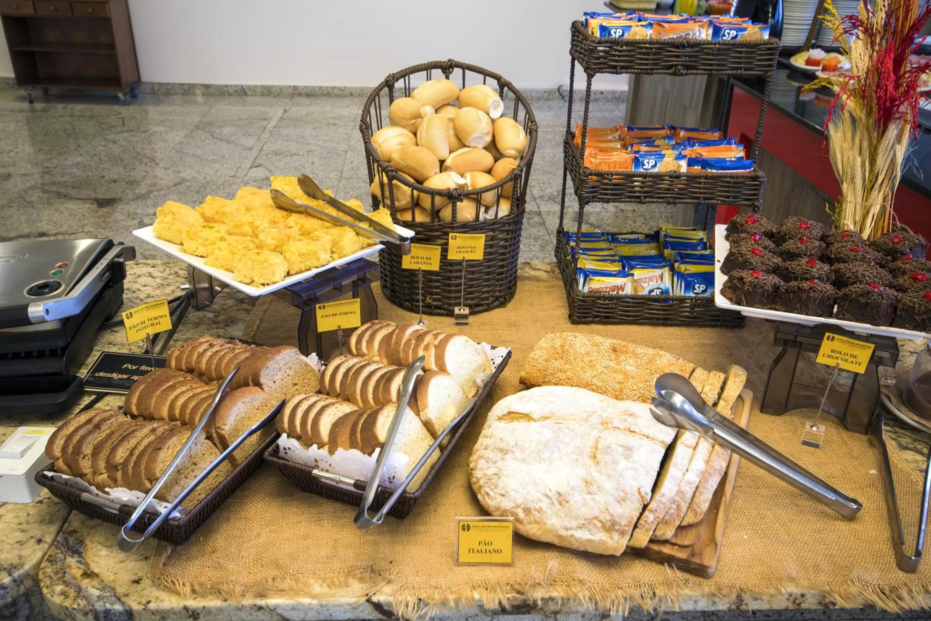 Breakfast in Hotel Dan Inn Campinas Anhanguera - By Nacional Inn