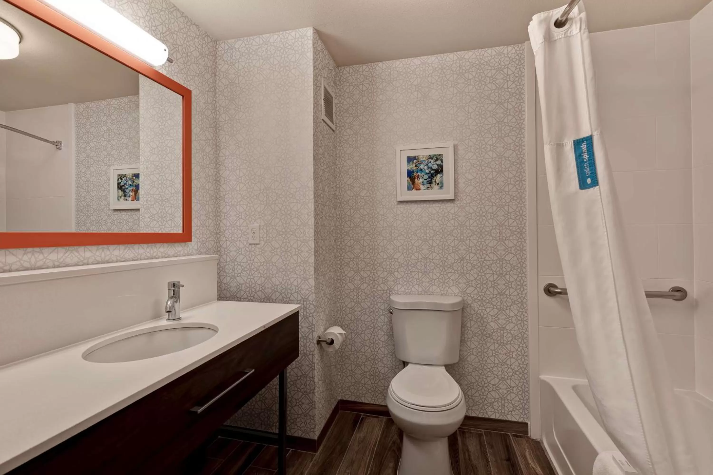 Bathroom in Hampton Inn & Suites Rohnert Park - Sonoma County