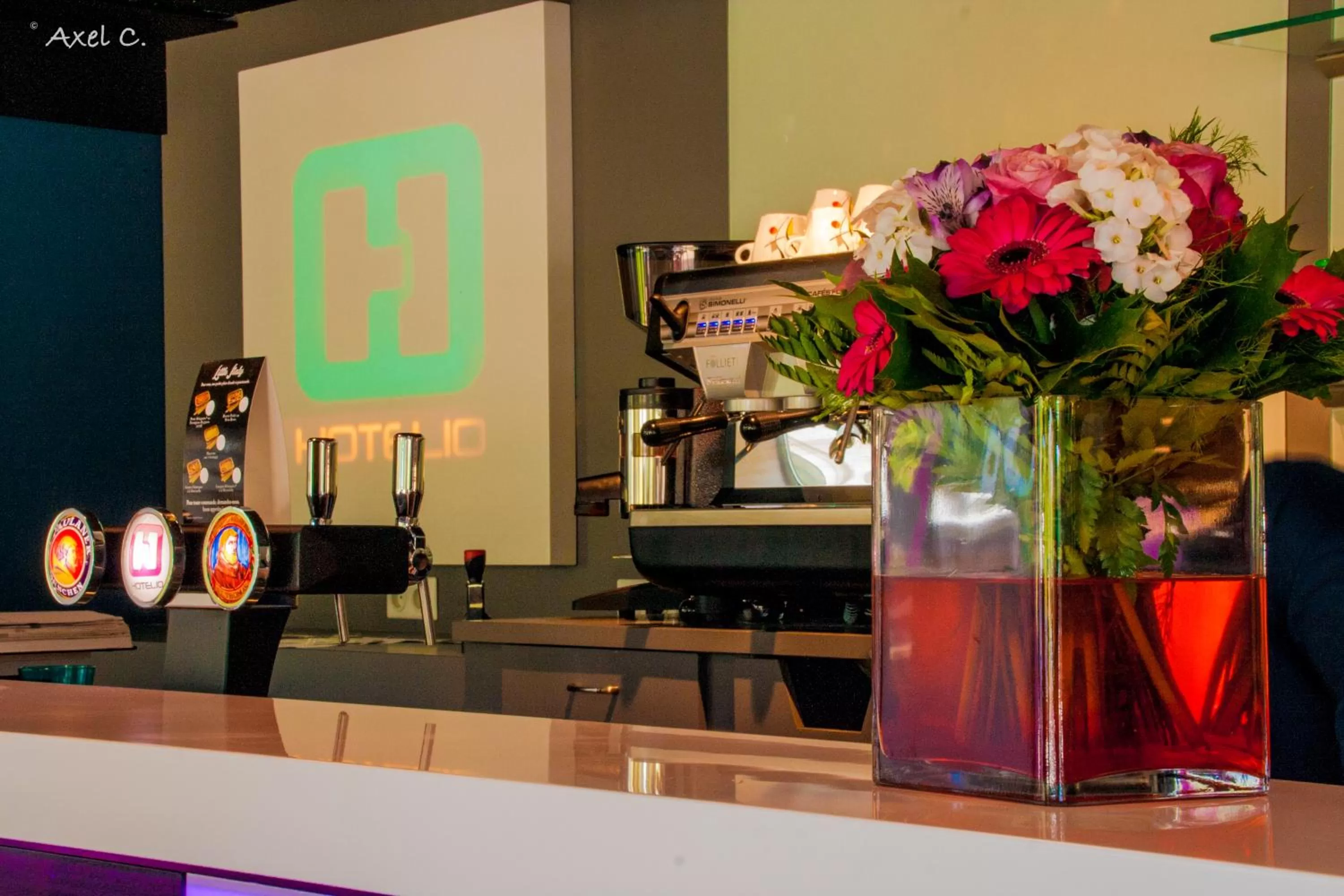 Lobby or reception in Best Western Hotelio Montpellier Sud