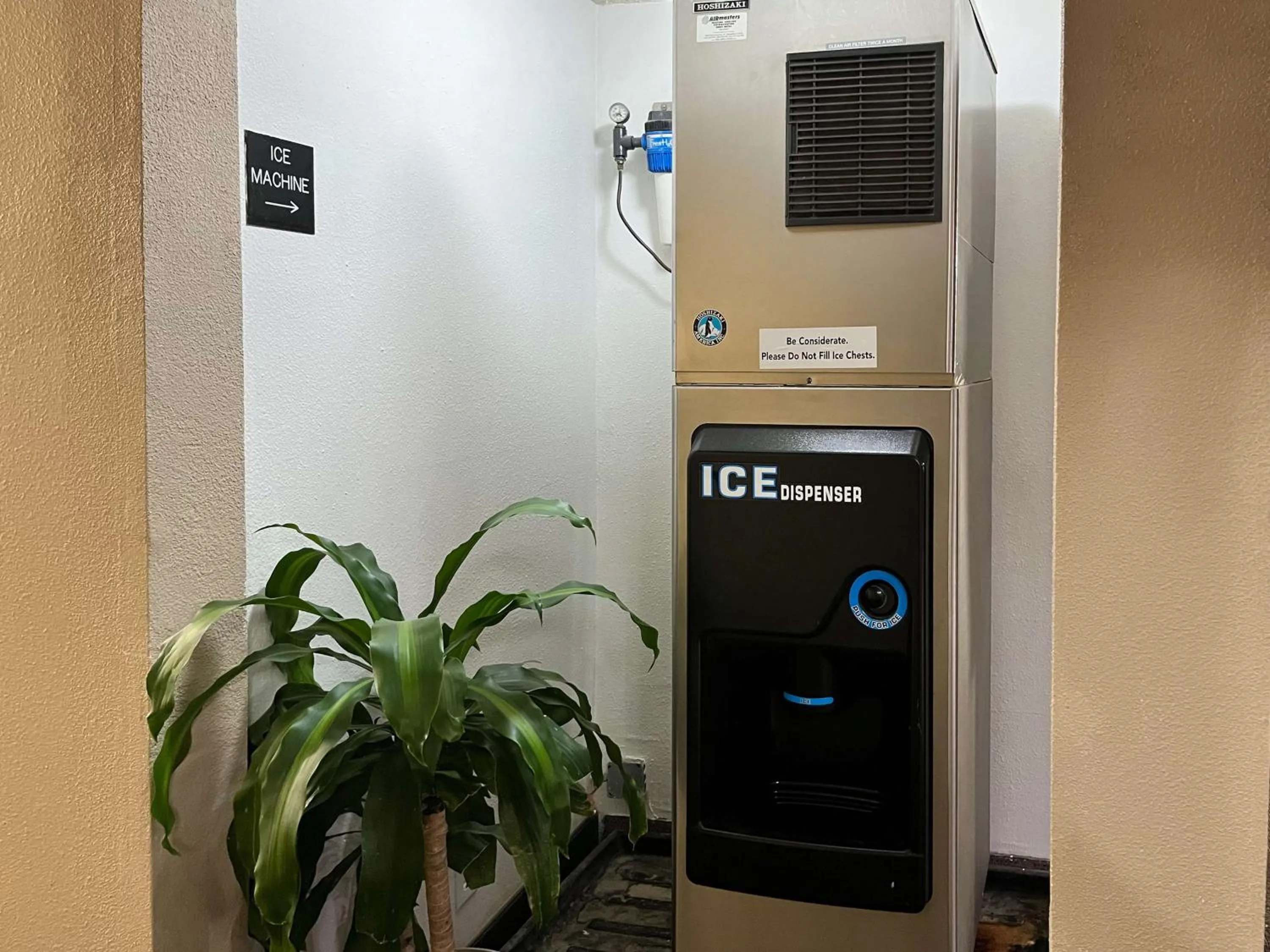 vending machine in Super 8 by Wyndham Litchfield