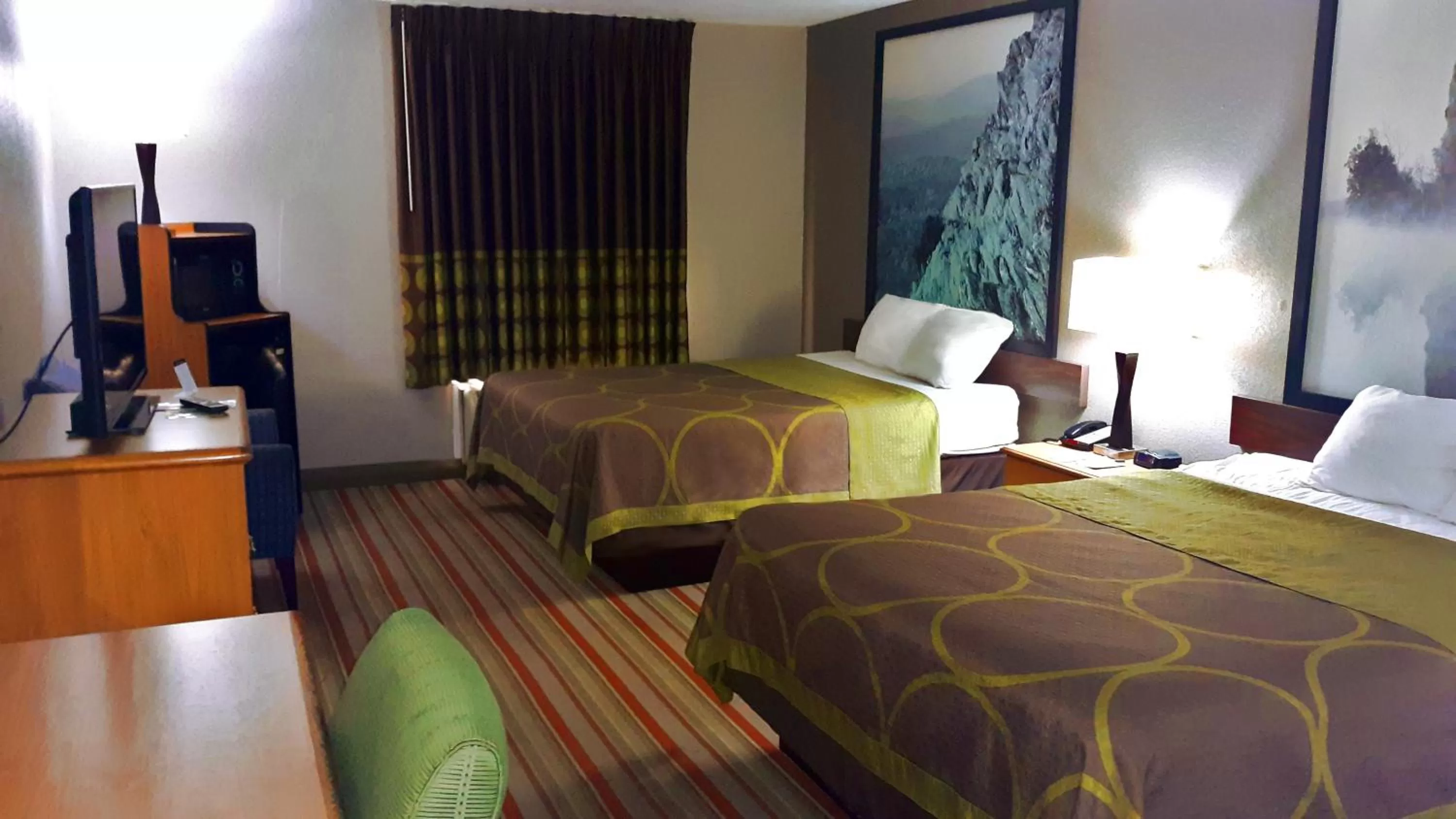 Bed in Super 8 by Wyndham Fort Chiswell Wytheville Area