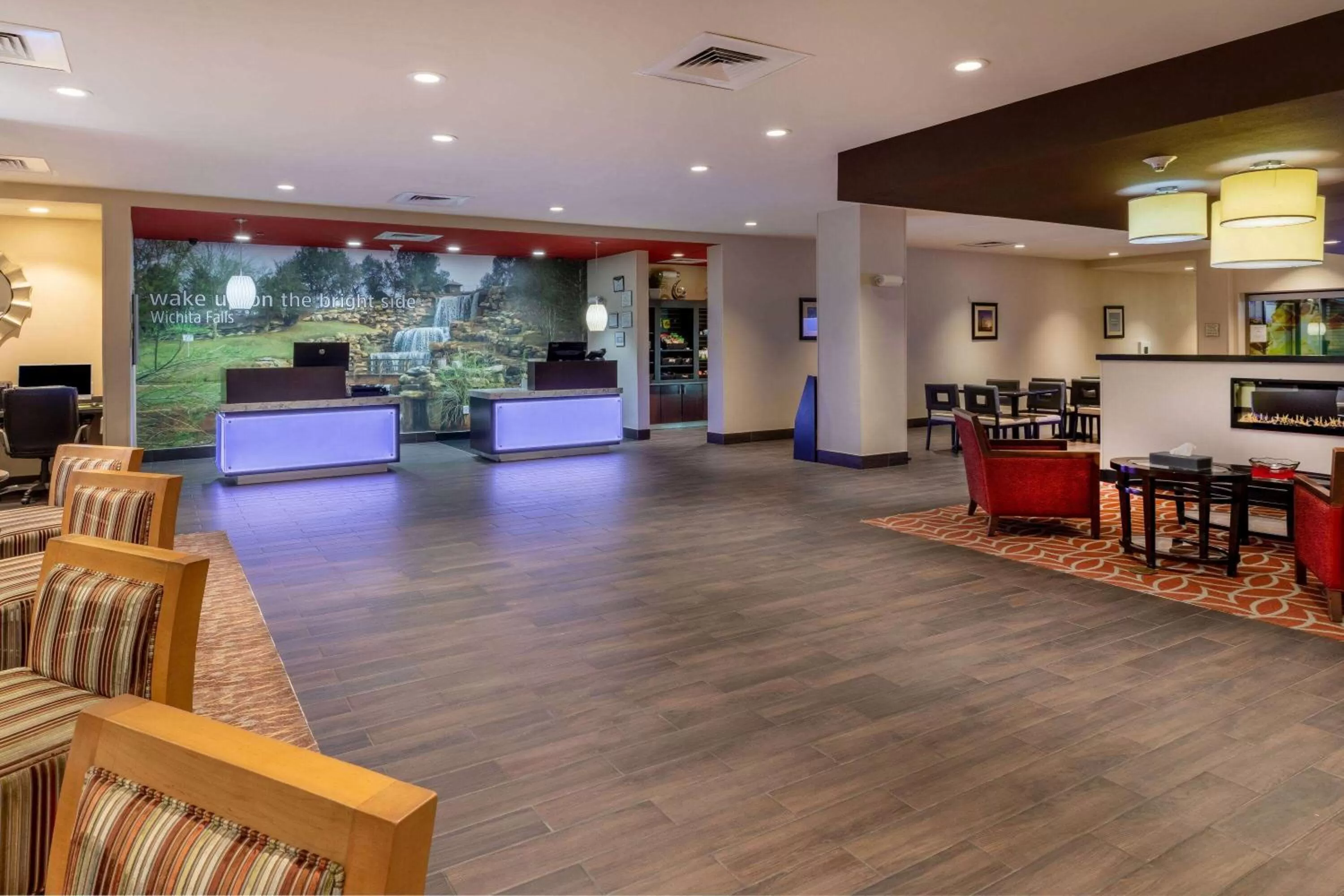 Lobby or reception in La Quinta by Wyndham Wichita Falls - MSU Area