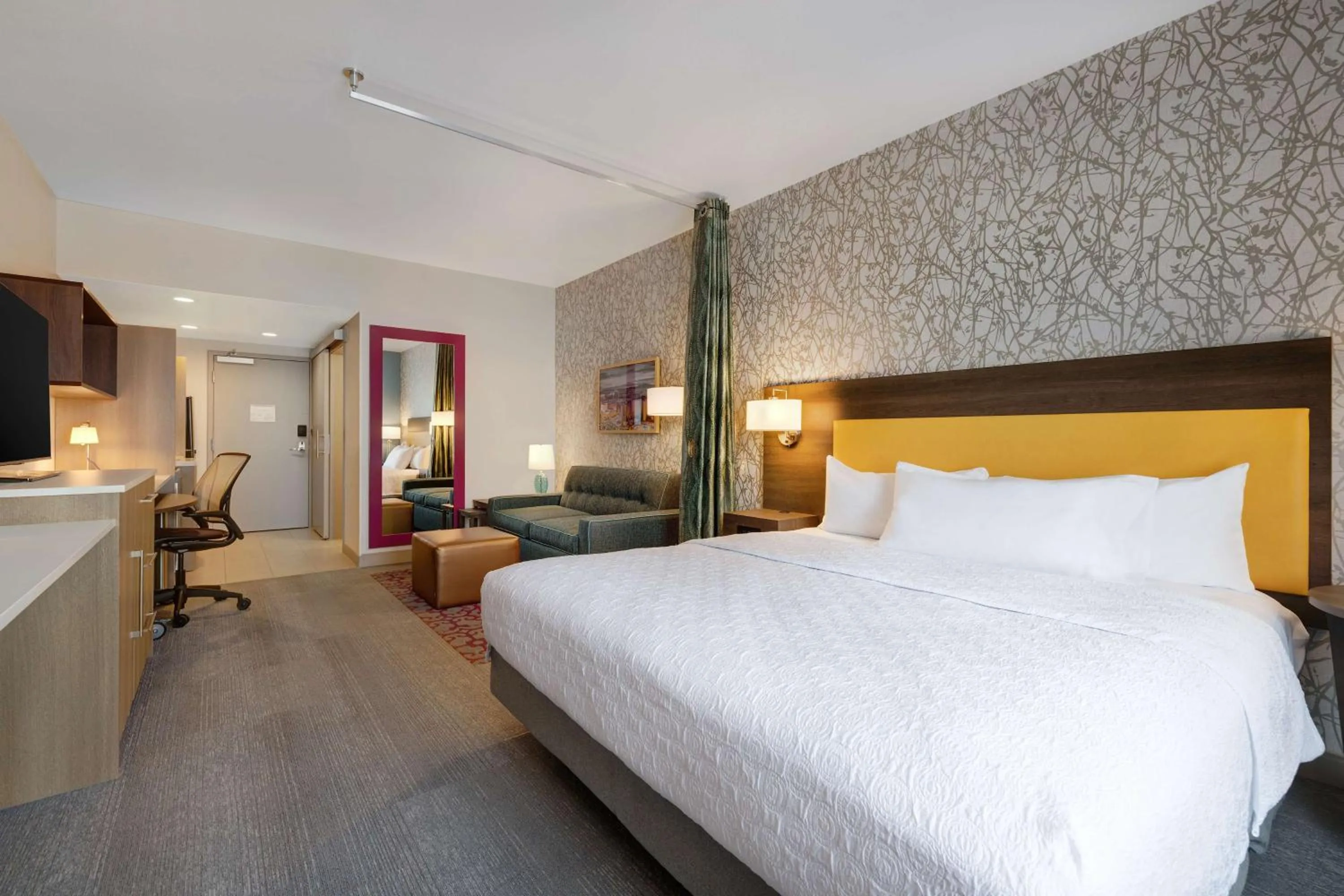 Living room, Bed in Home2 Suites By Hilton Las Vegas Southwest I-215 Curve