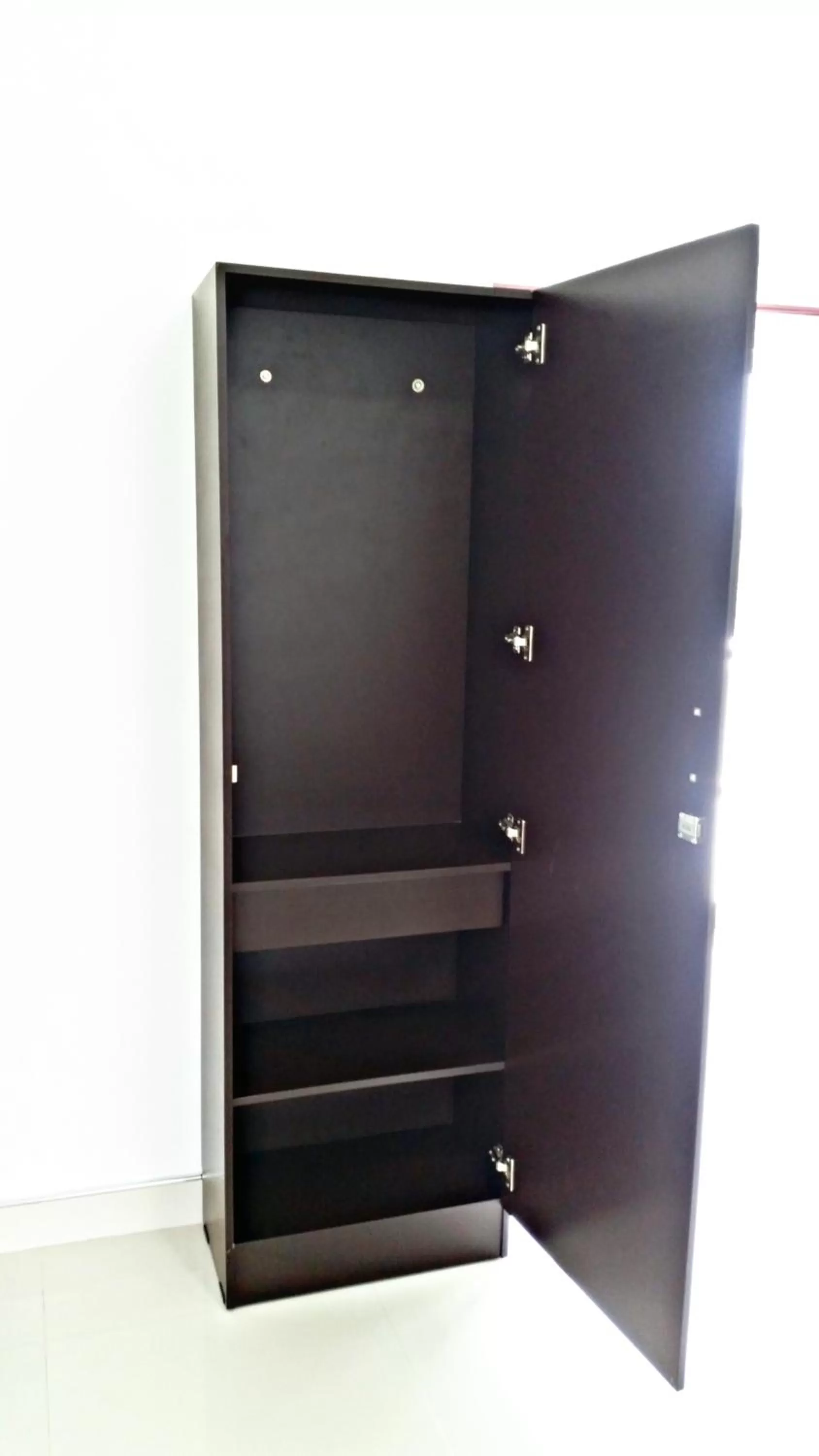 wardrobe in Mahaweli View Inn Kandy