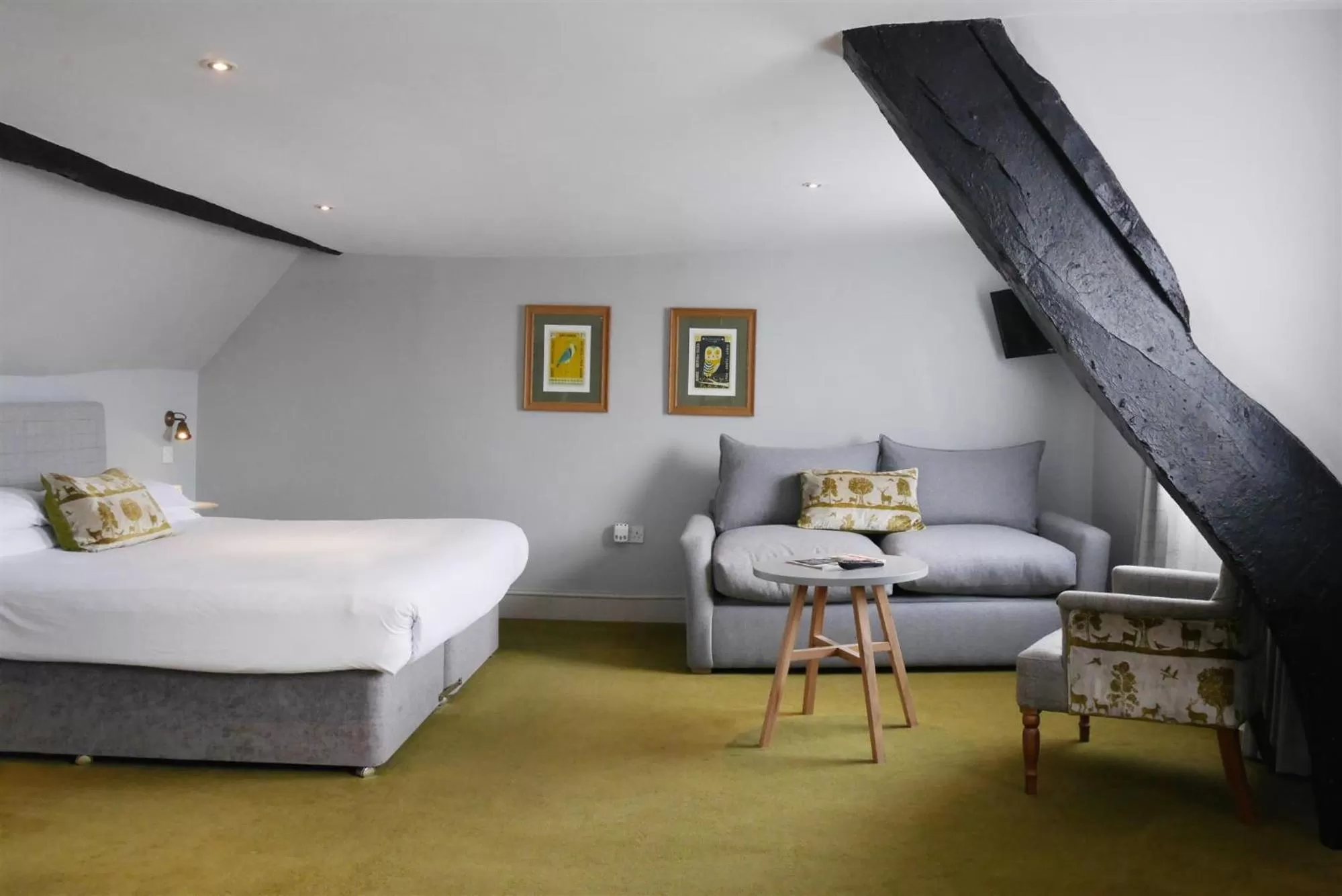 Bedroom, Bed in The Rose and Crown