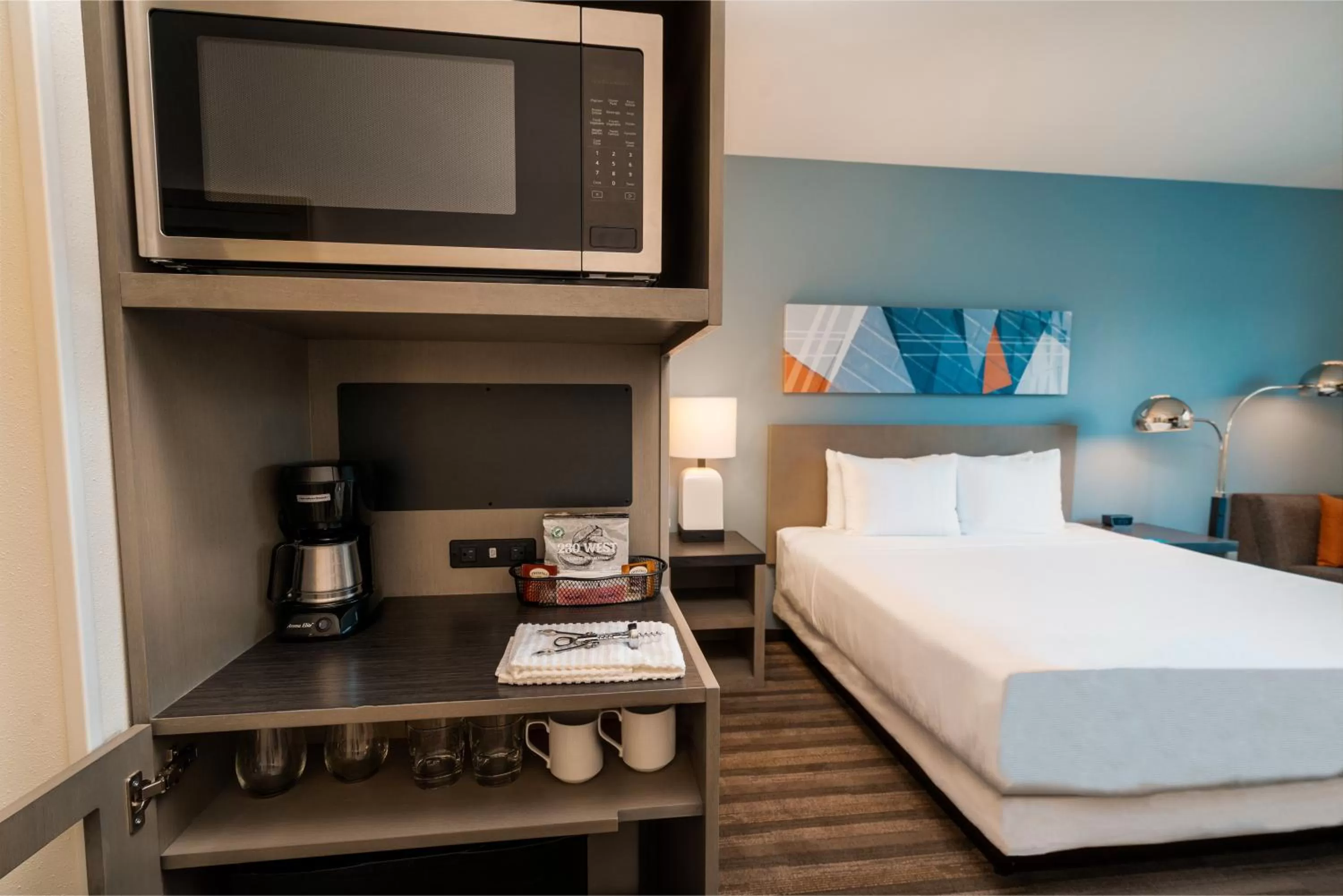 Photo of the whole room, Bed in Hyatt House Nashville/Franklin/Cool Springs