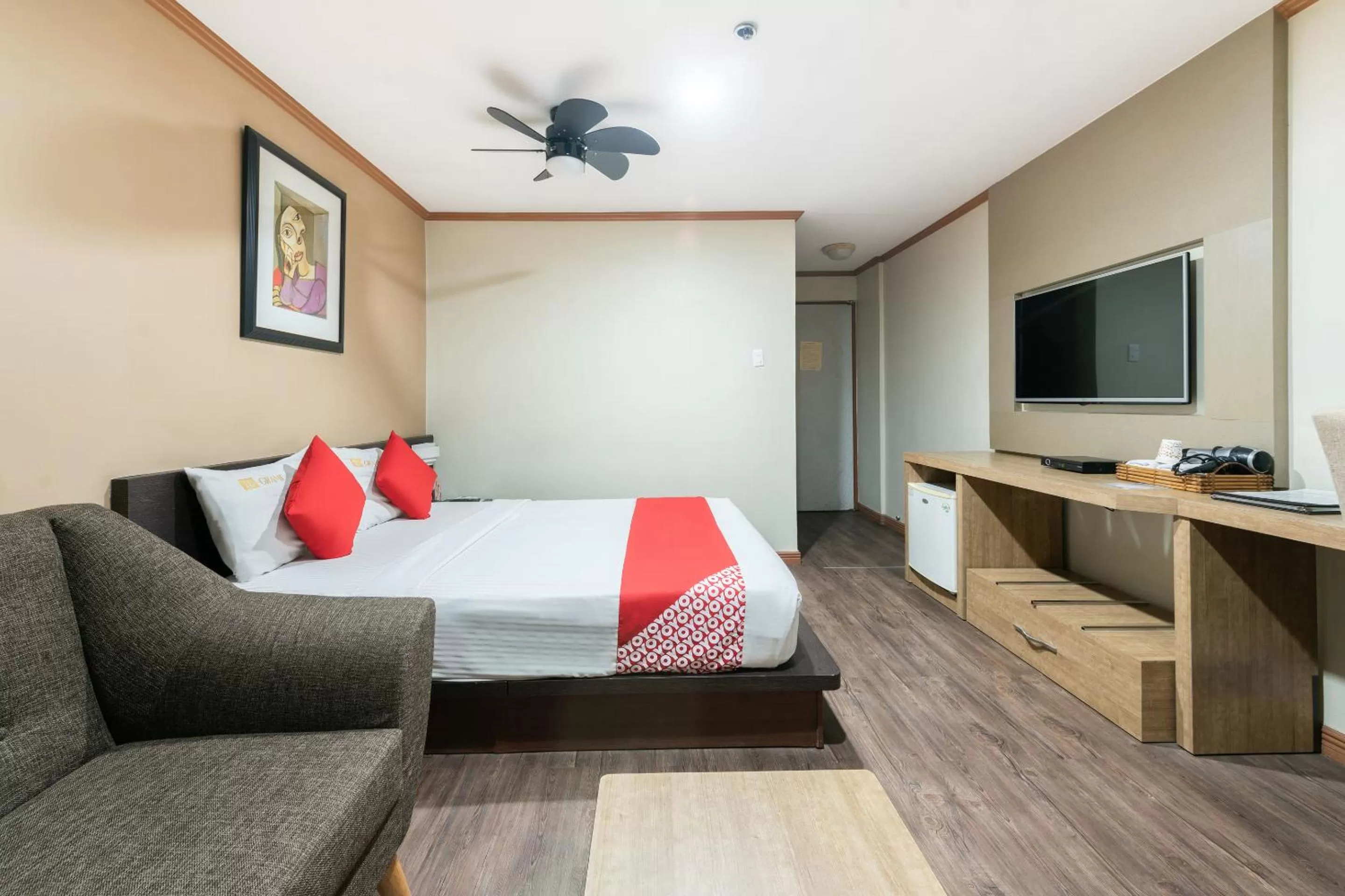 Bedroom, Bed in DG Grami Hotel