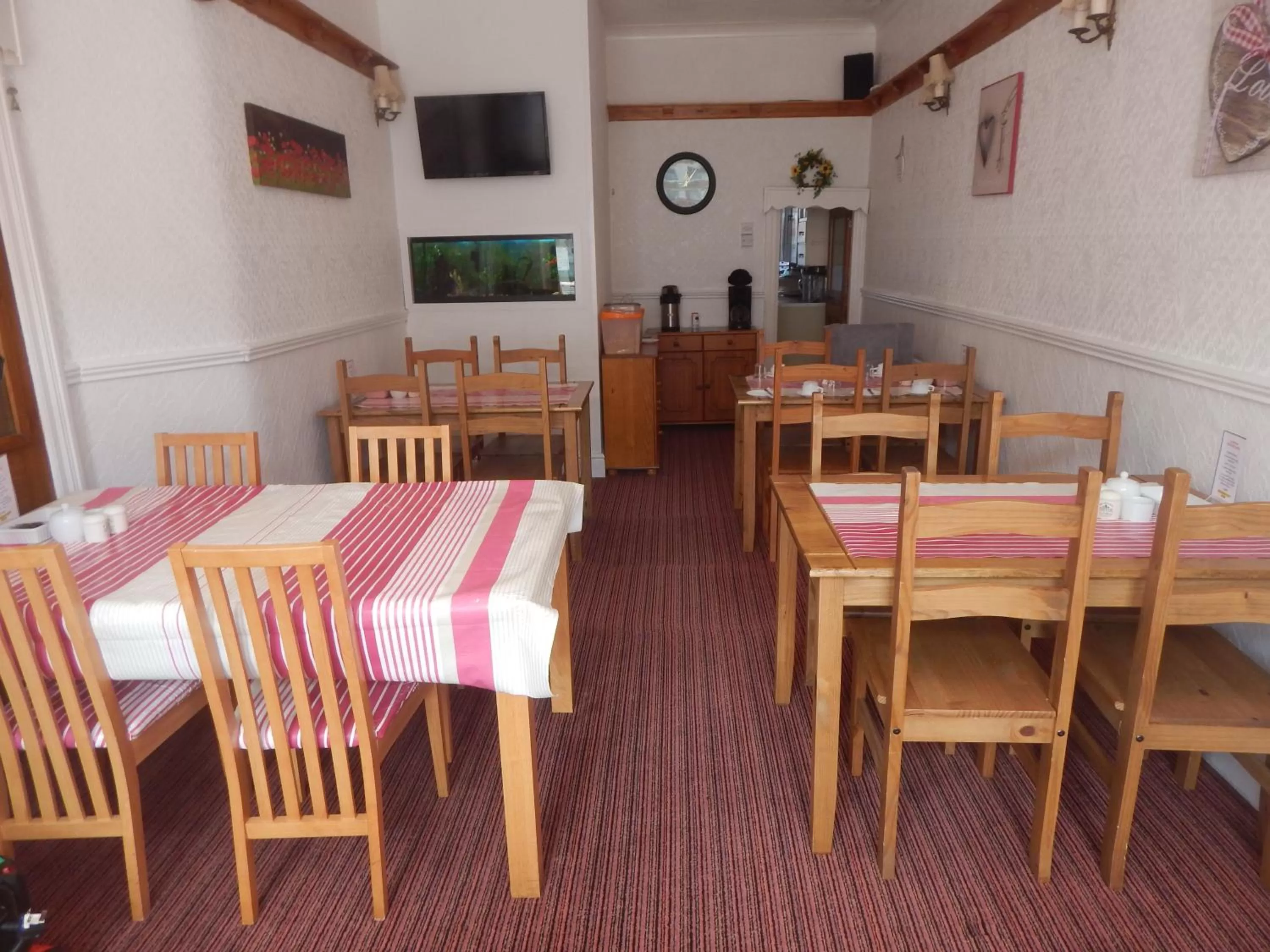 Restaurant/Places to Eat in Llanryan Guest House