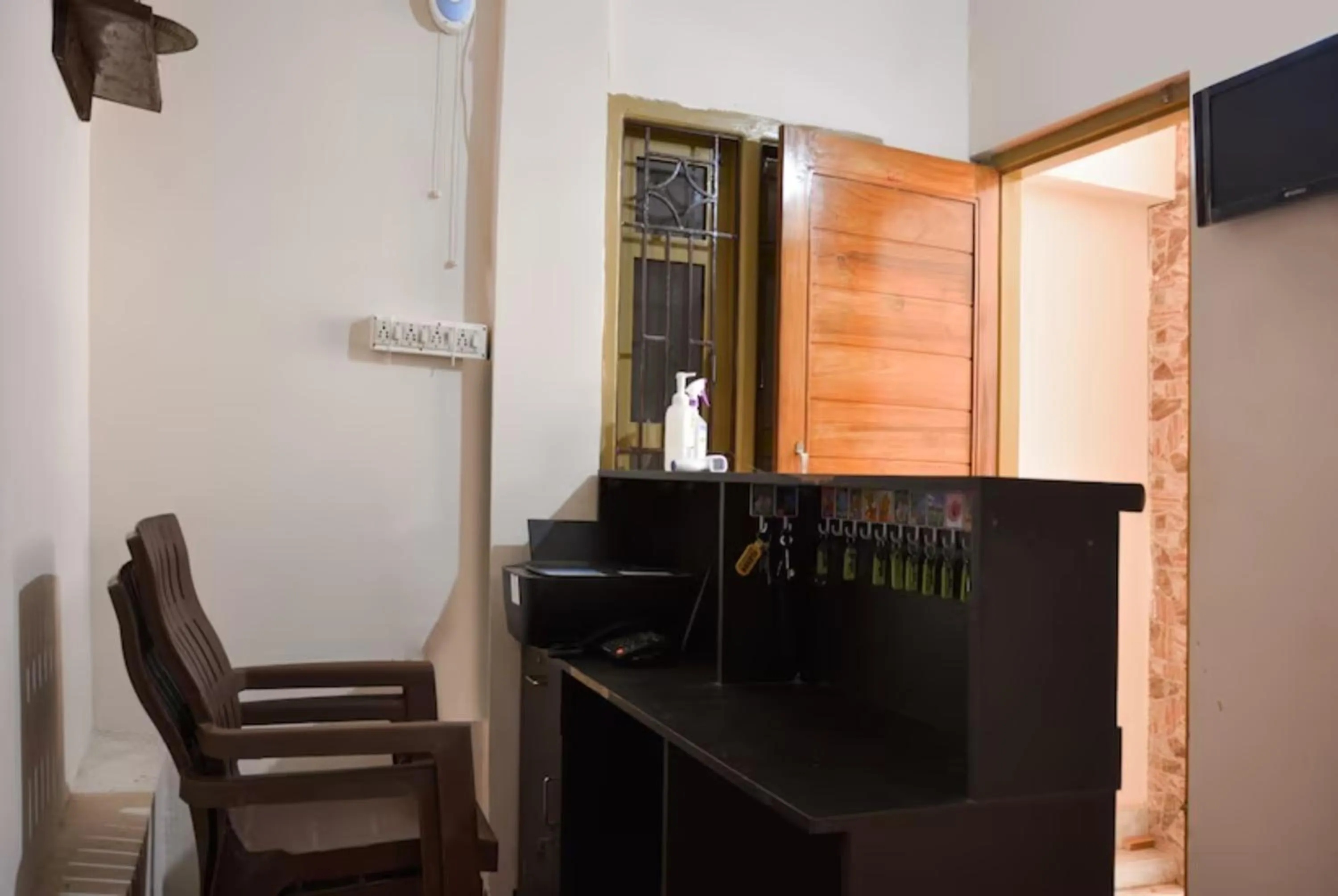 TV and multimedia in Goroomgo Caroline Homestay Bhubaneswar