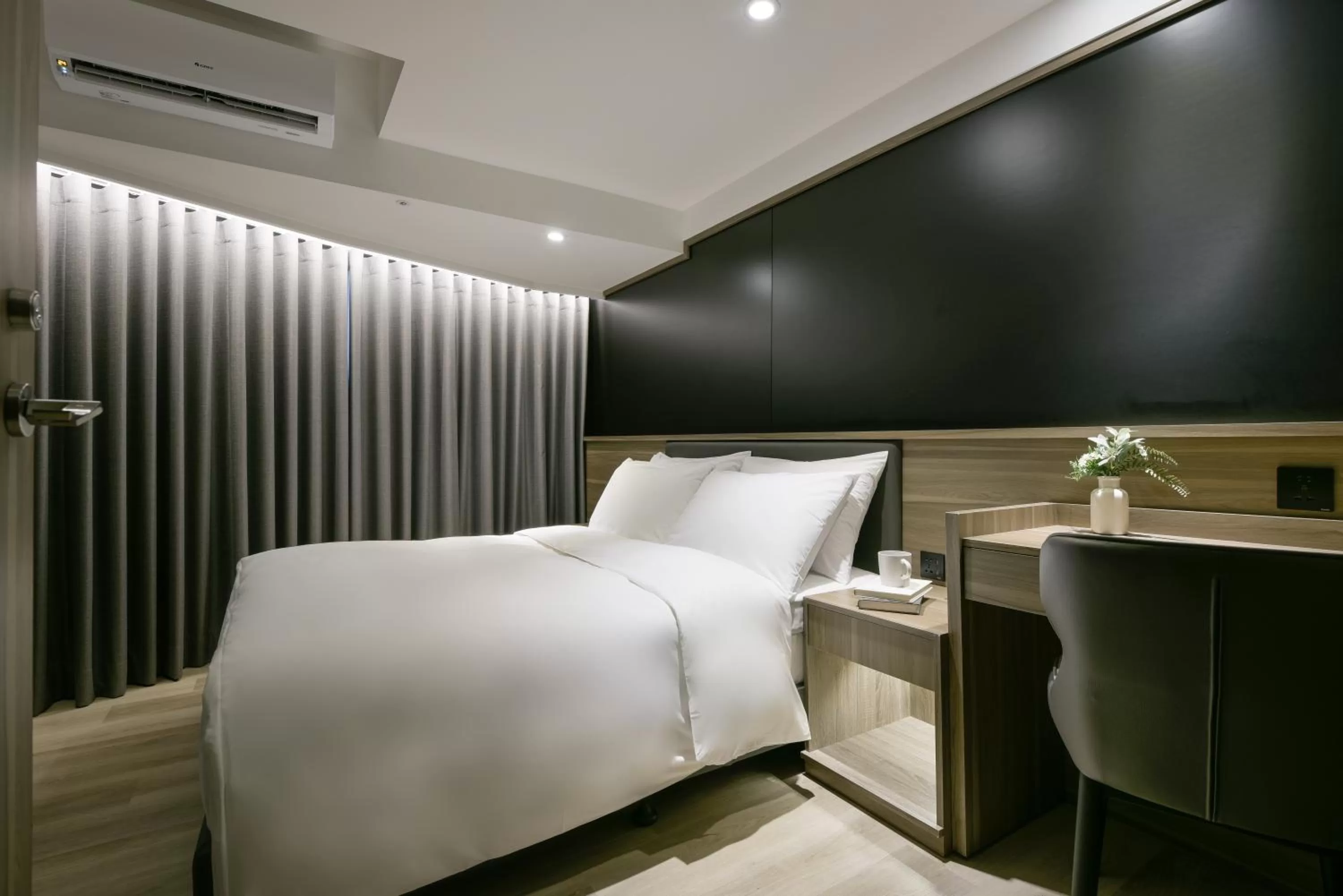 Bed in Autumn Willow Hotel