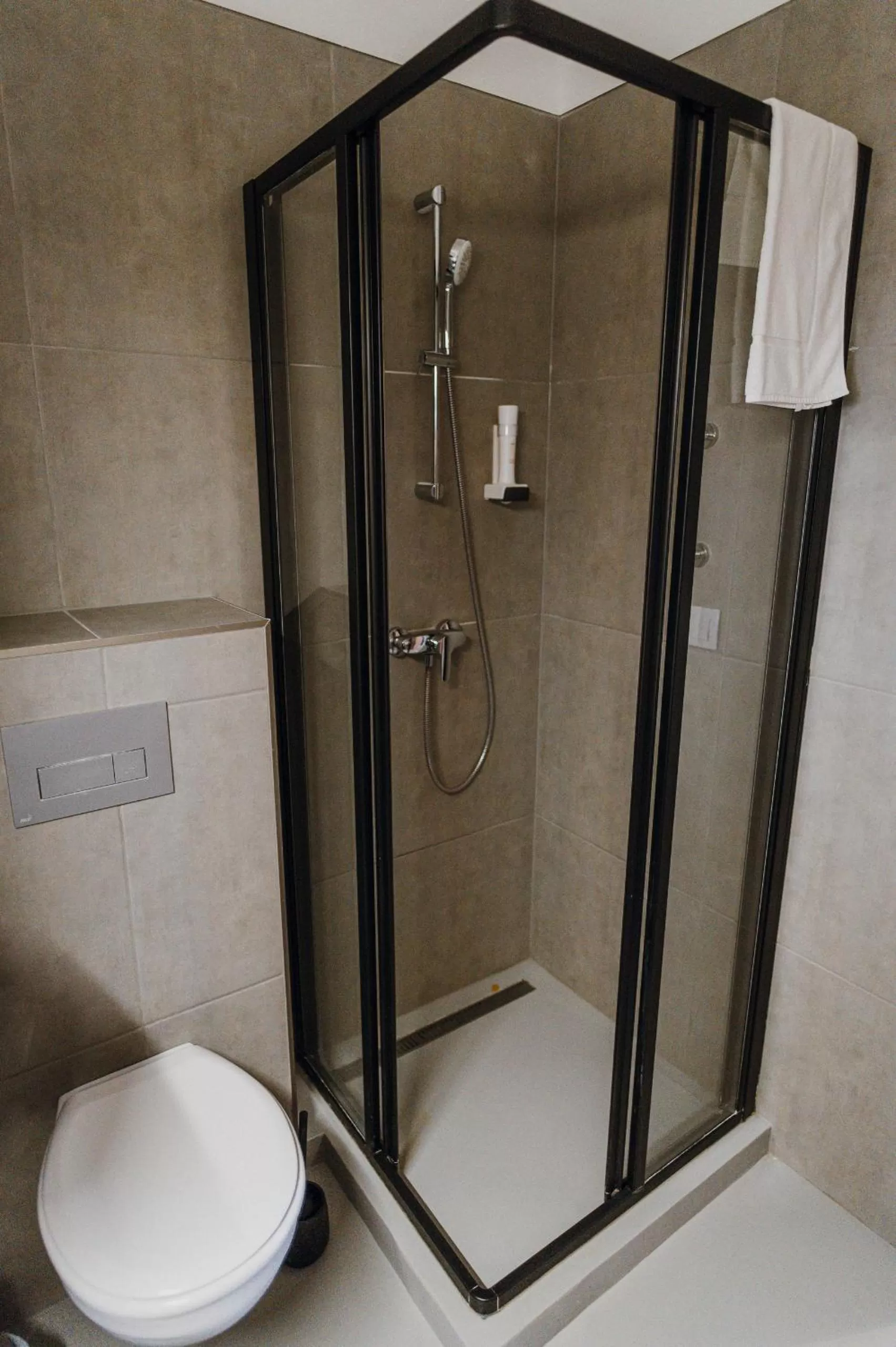 Shower in Hotel Piano