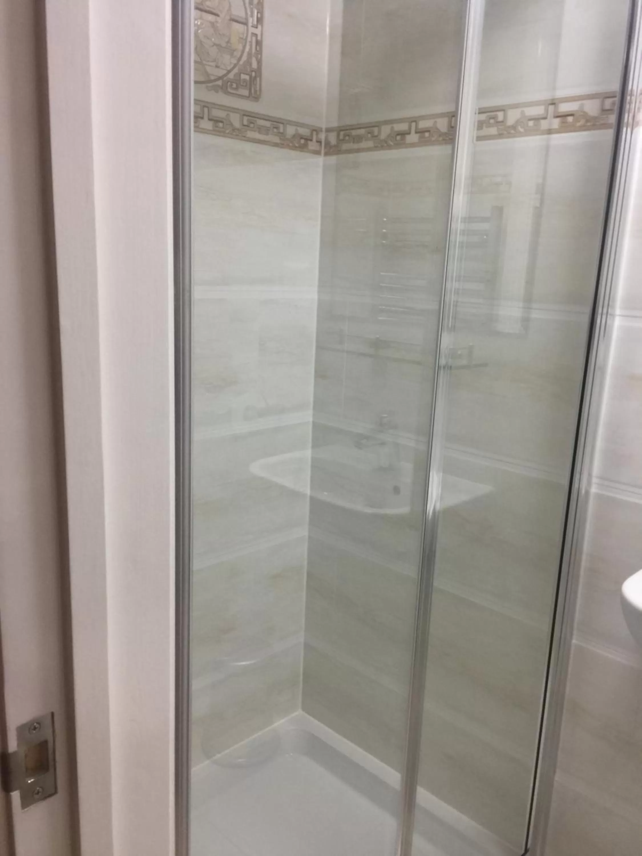 Shower in White House Hotel