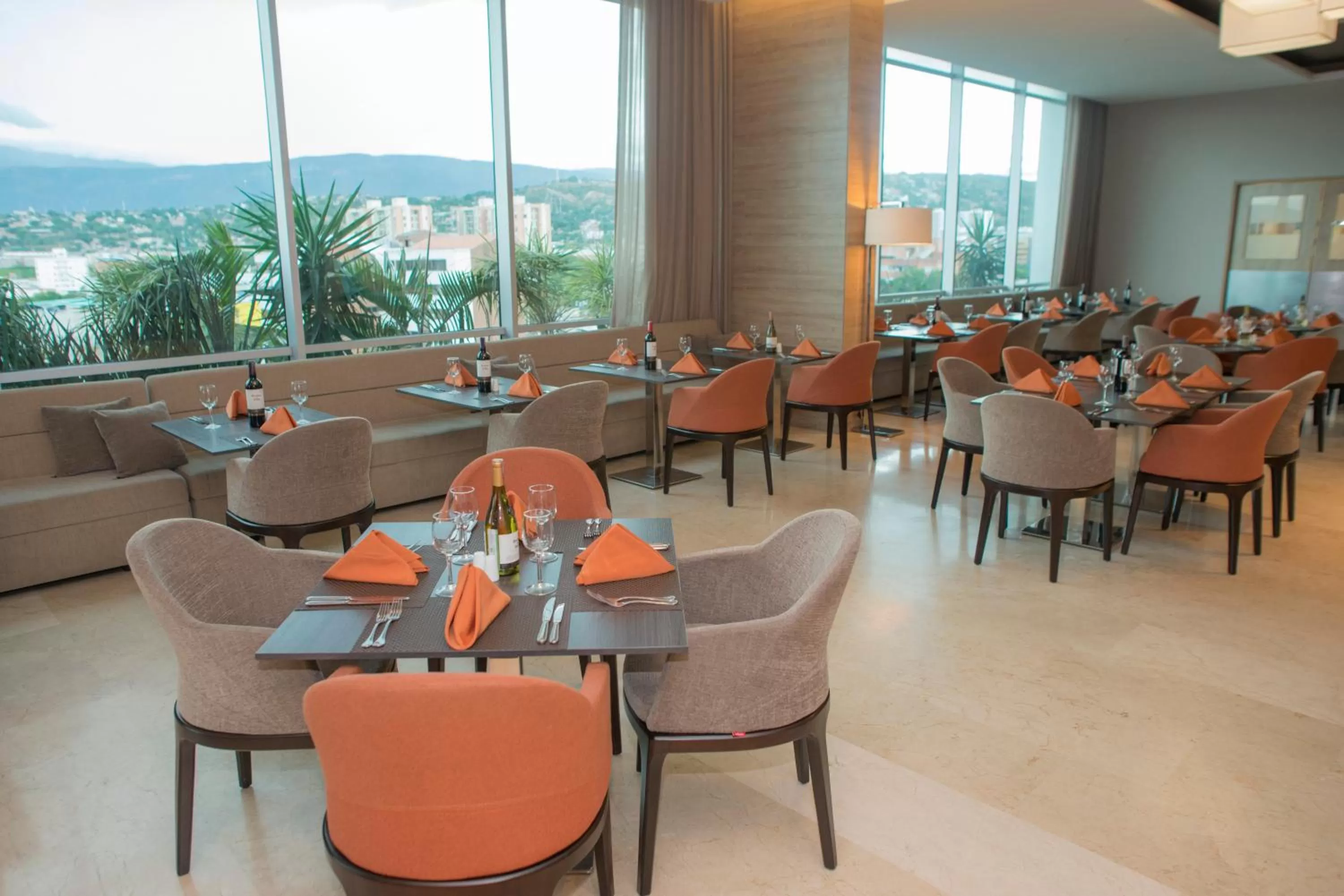 Restaurant/places to eat in Holiday Inn Cúcuta by IHG