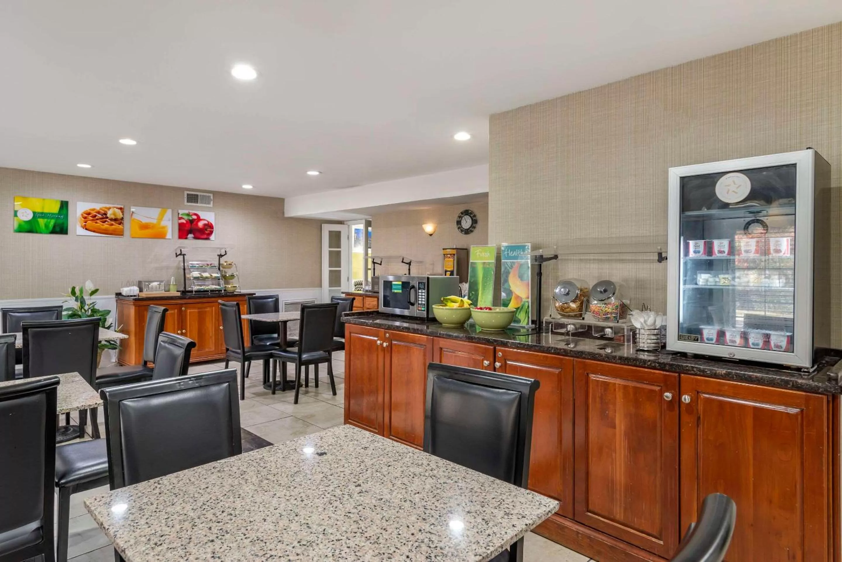 Breakfast in Quality Inn Conyers I-20