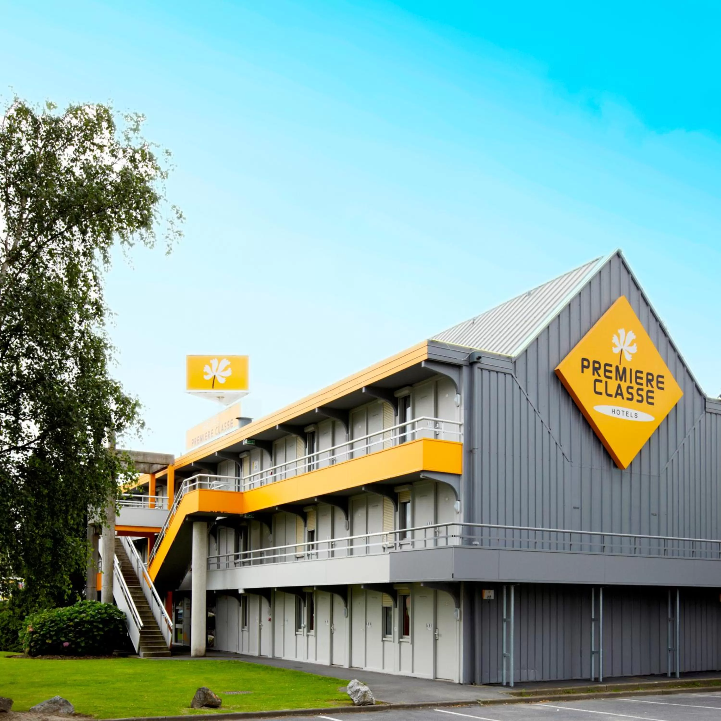 Facade/entrance in Premiere Classe Toulouse Sesquières