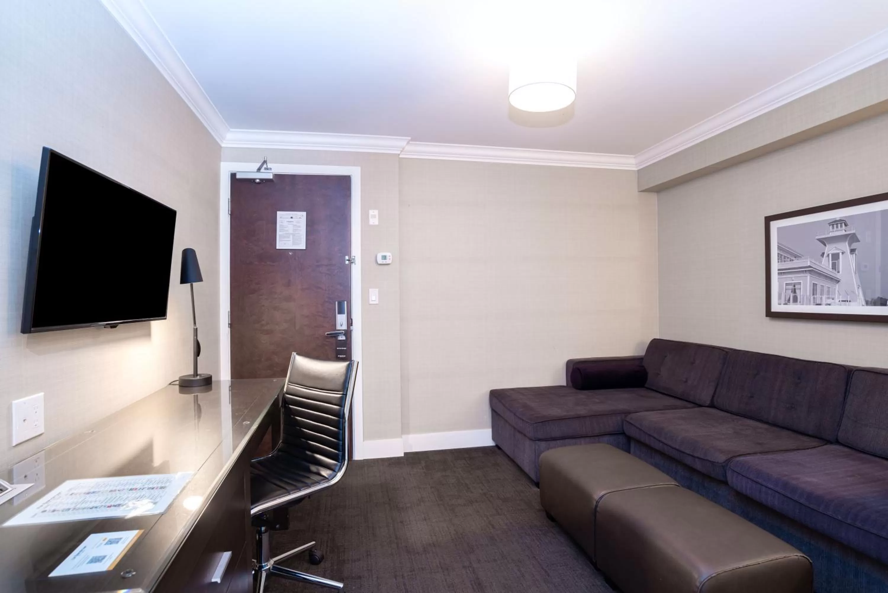 Photo of the whole room in Sandman Hotel Oakville