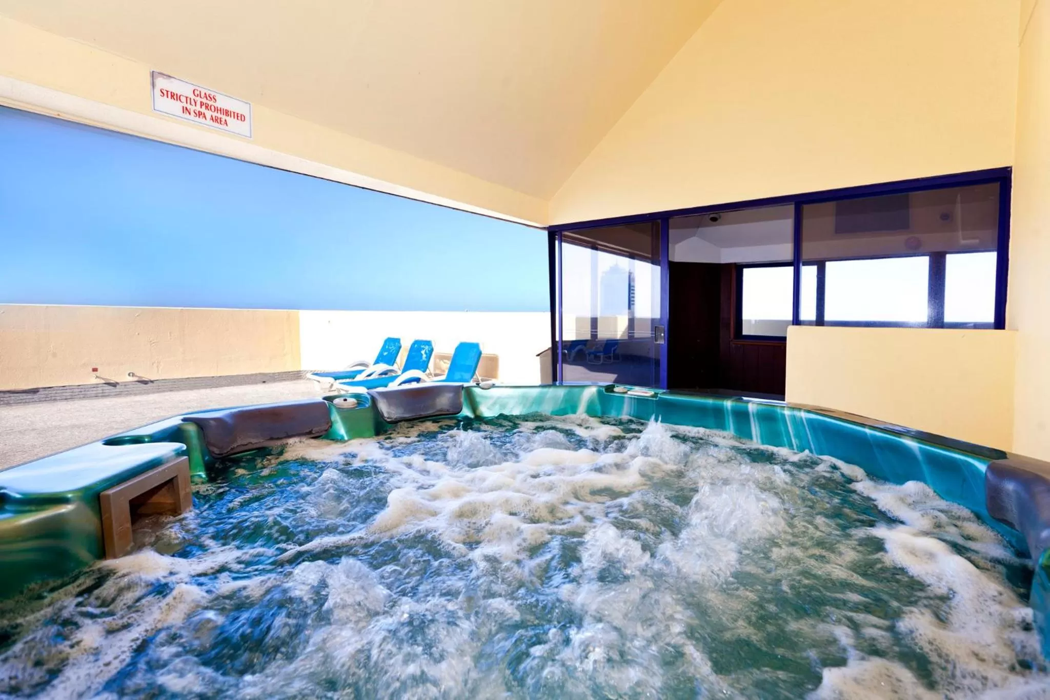 Hot Tub in Surf Regency