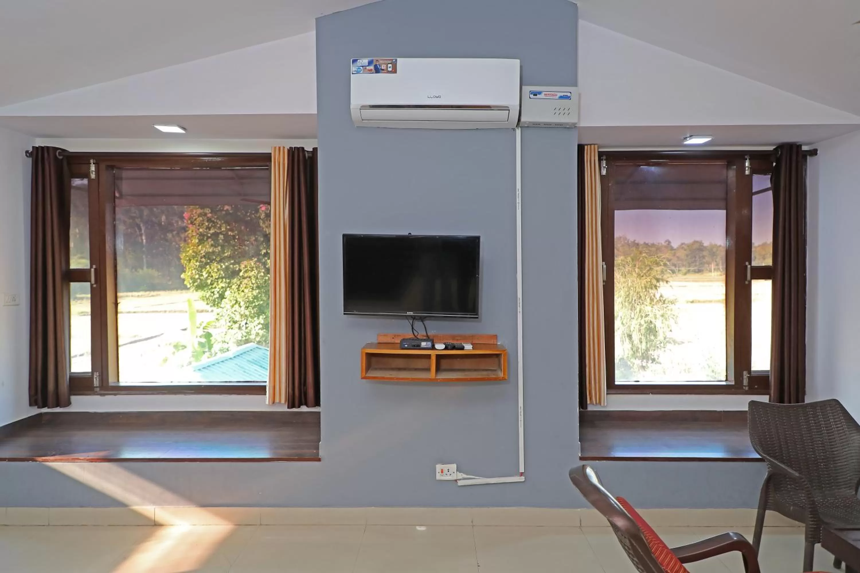 TV and multimedia in Corbett Treat Resort By Atya Hotels