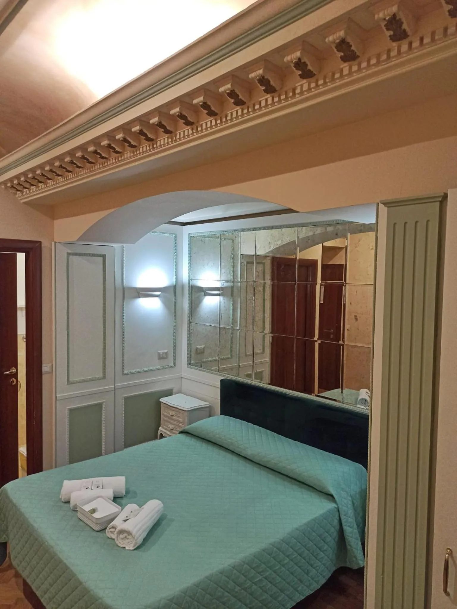 Bedroom, Bed in Domina Popolo