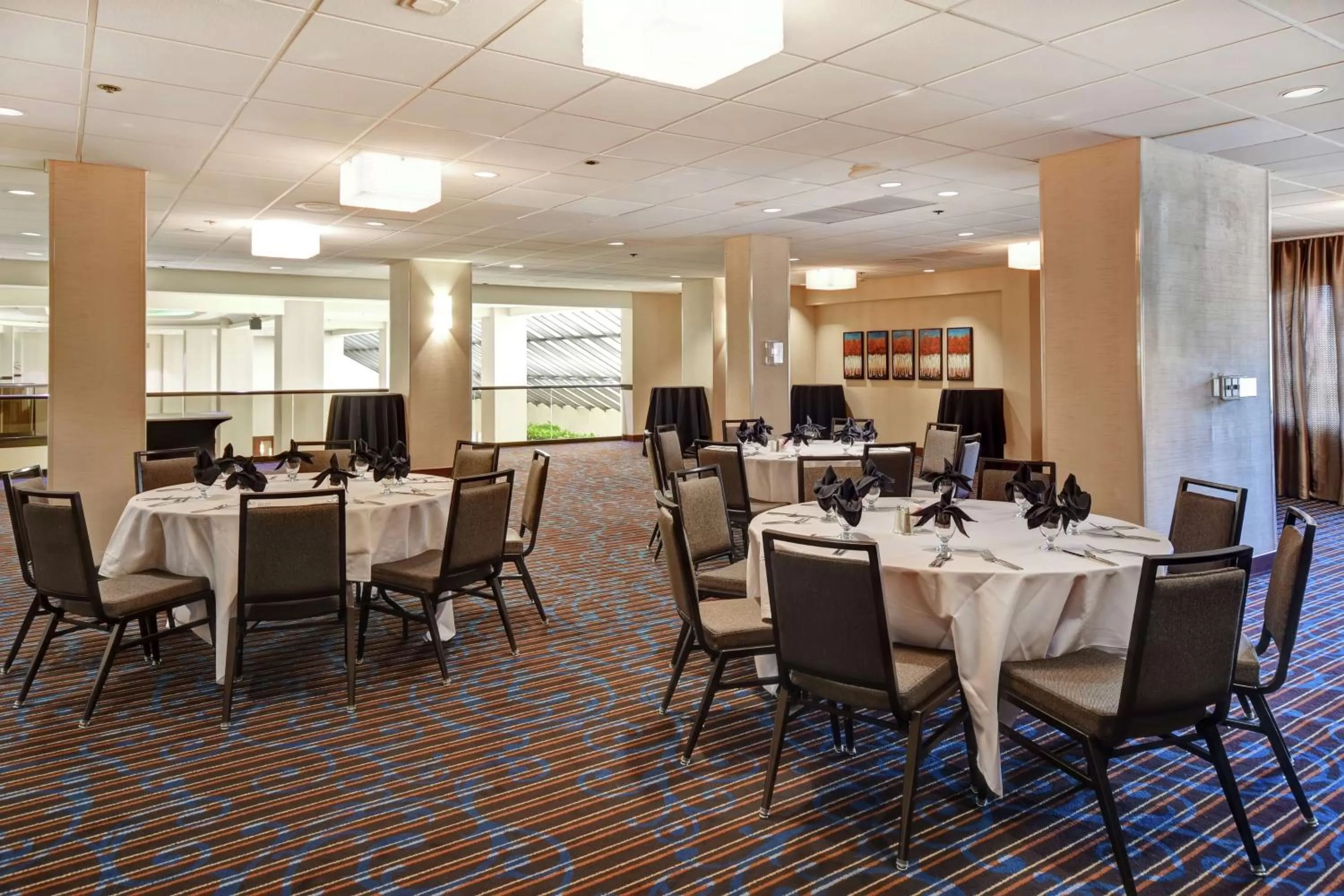 Food and drinks in Embassy Suites by Hilton Santa Clara Silicon Valley