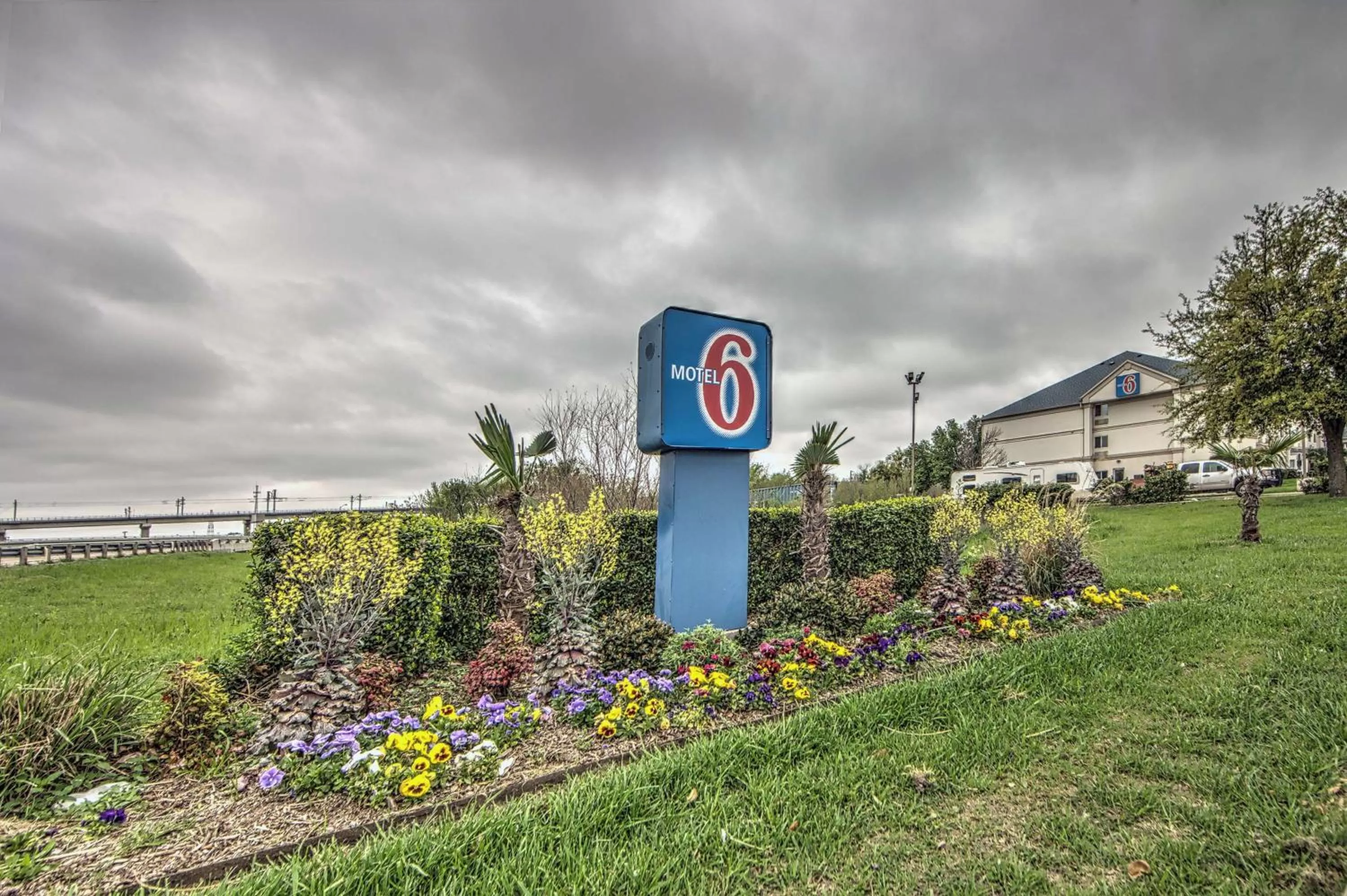 Property building in Motel 6-Dallas, TX - Northwest