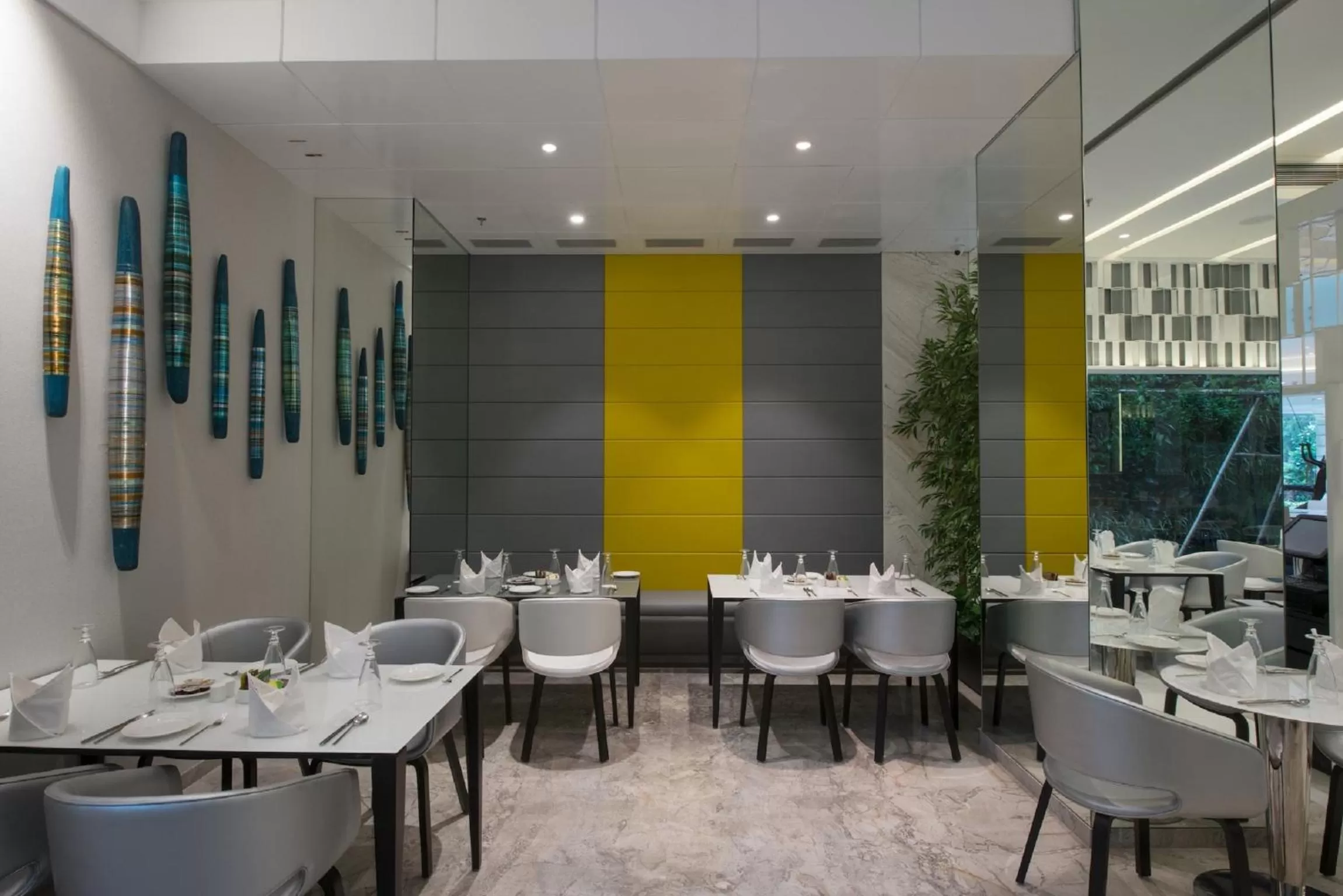 Restaurant/places to eat in Eastin Residences Vadodara