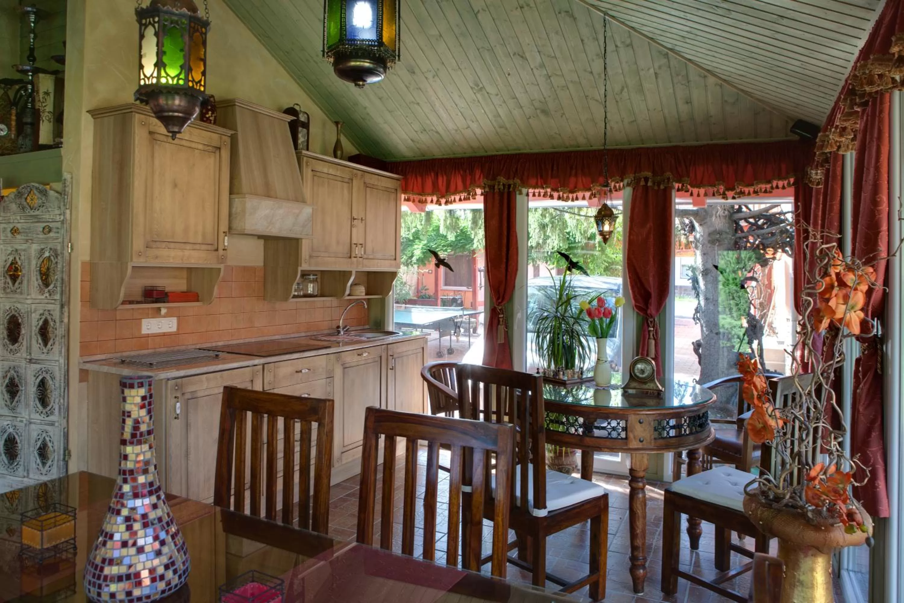 Kitchen or kitchenette in Green Park Villa