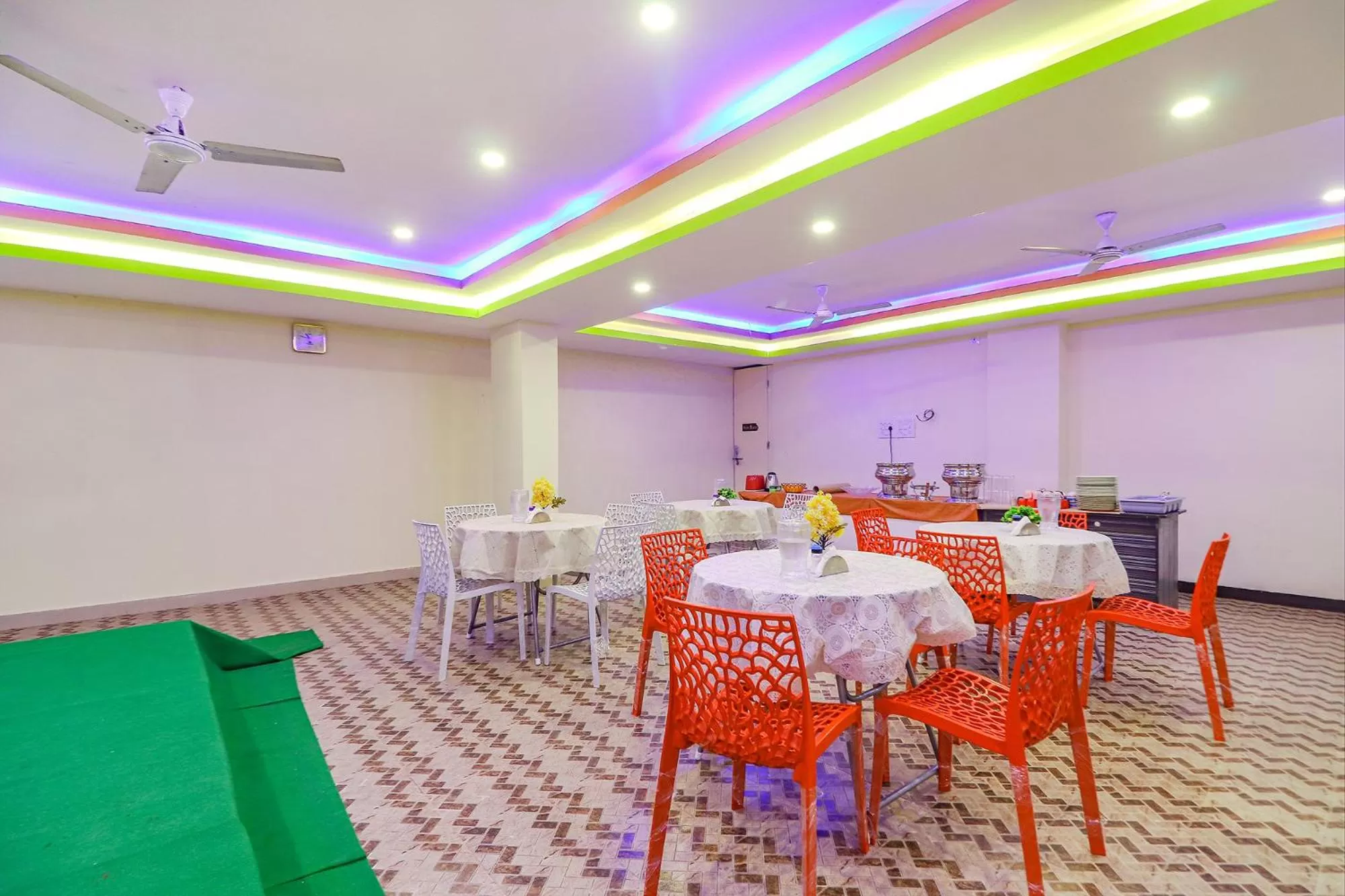 Restaurant/places to eat in FabExpress Broholic Suites - Nr JNTU Kukatpally