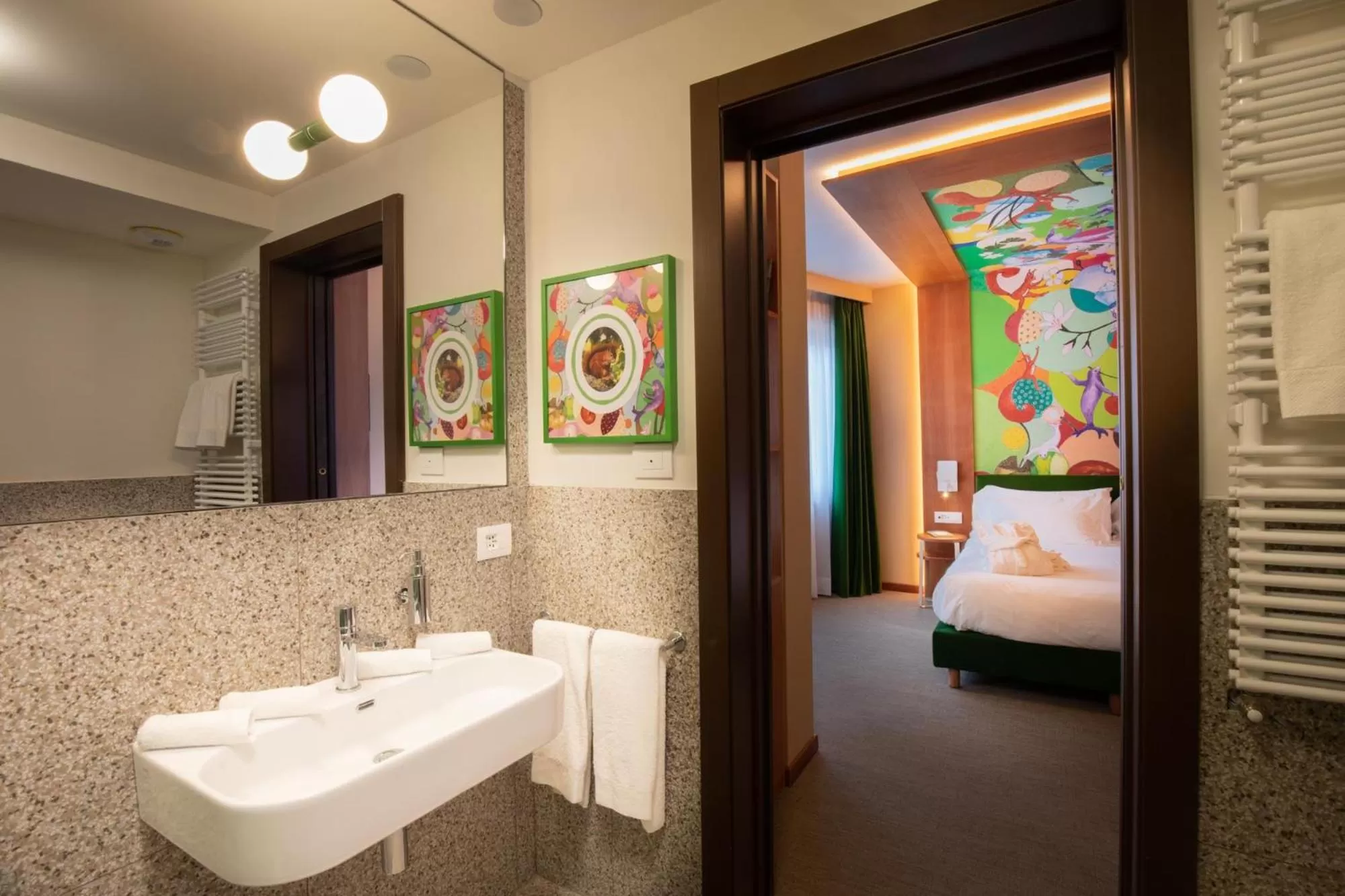 Bathroom, Bed in OMAMA Hotel