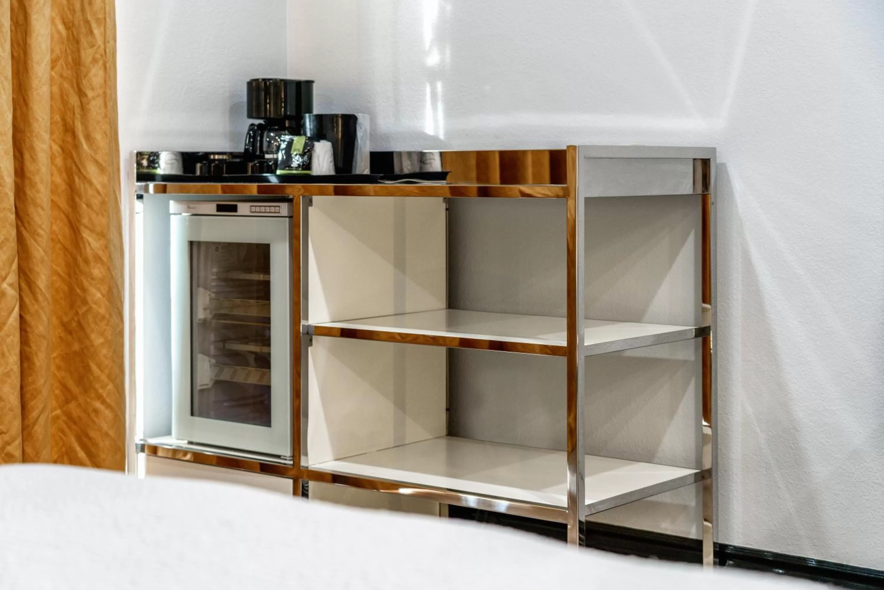 Coffee/tea facilities, Bed in Hotel Calle Joaquin - San Luis Obispo