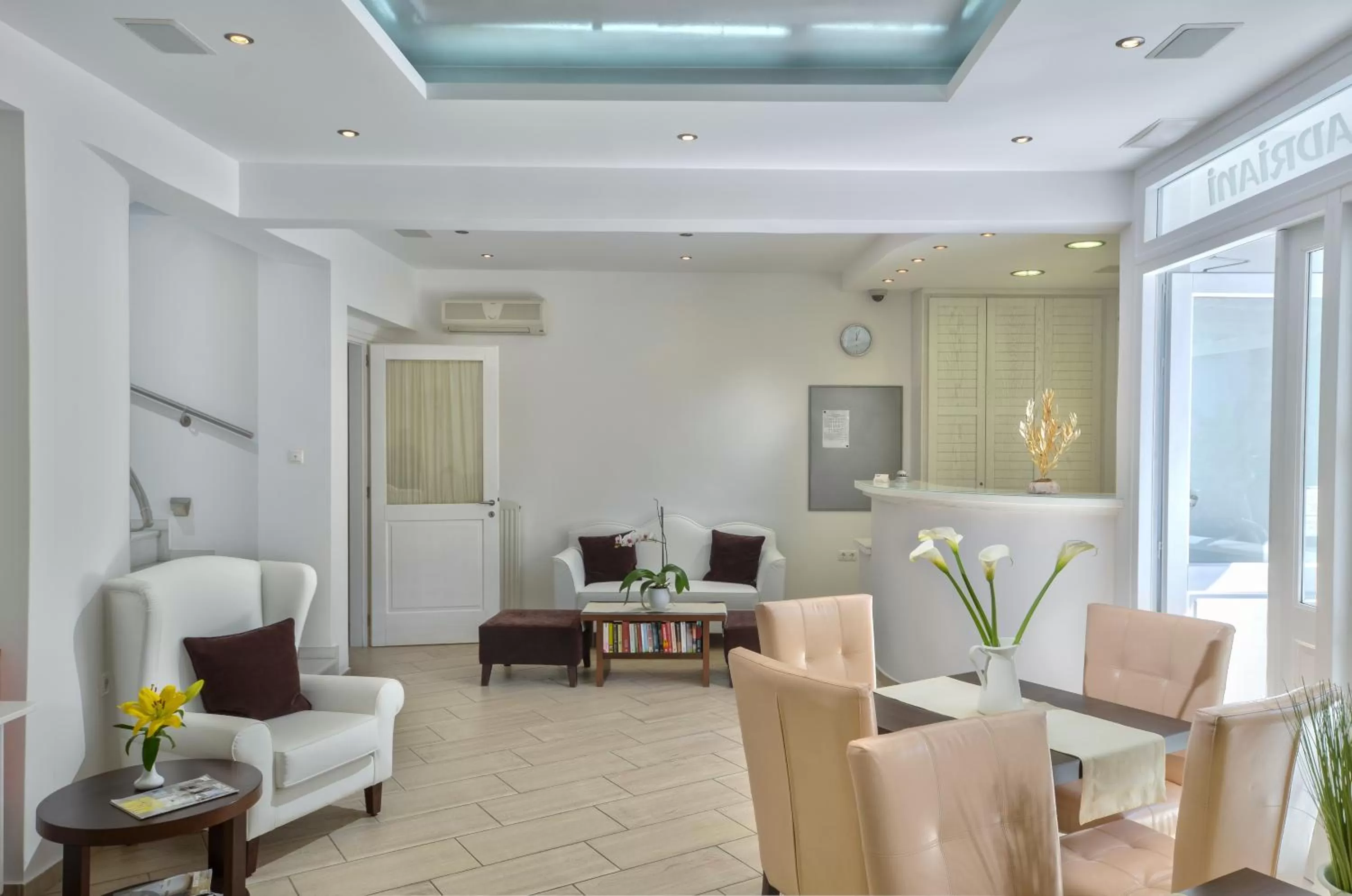 Living room in Adriani Hotel