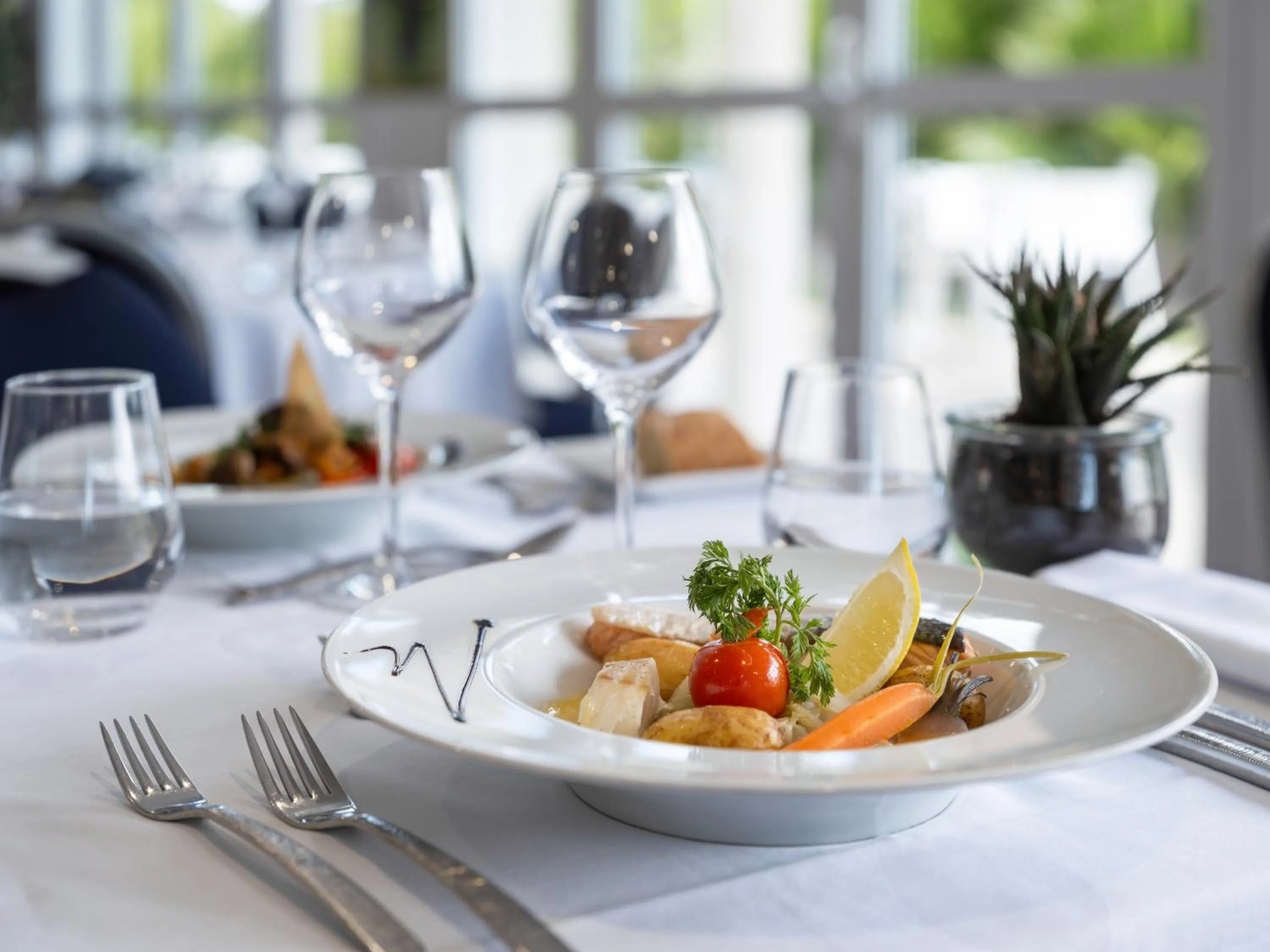 Restaurant/places to eat in Golden Tulip La Baule Hotel and Residence