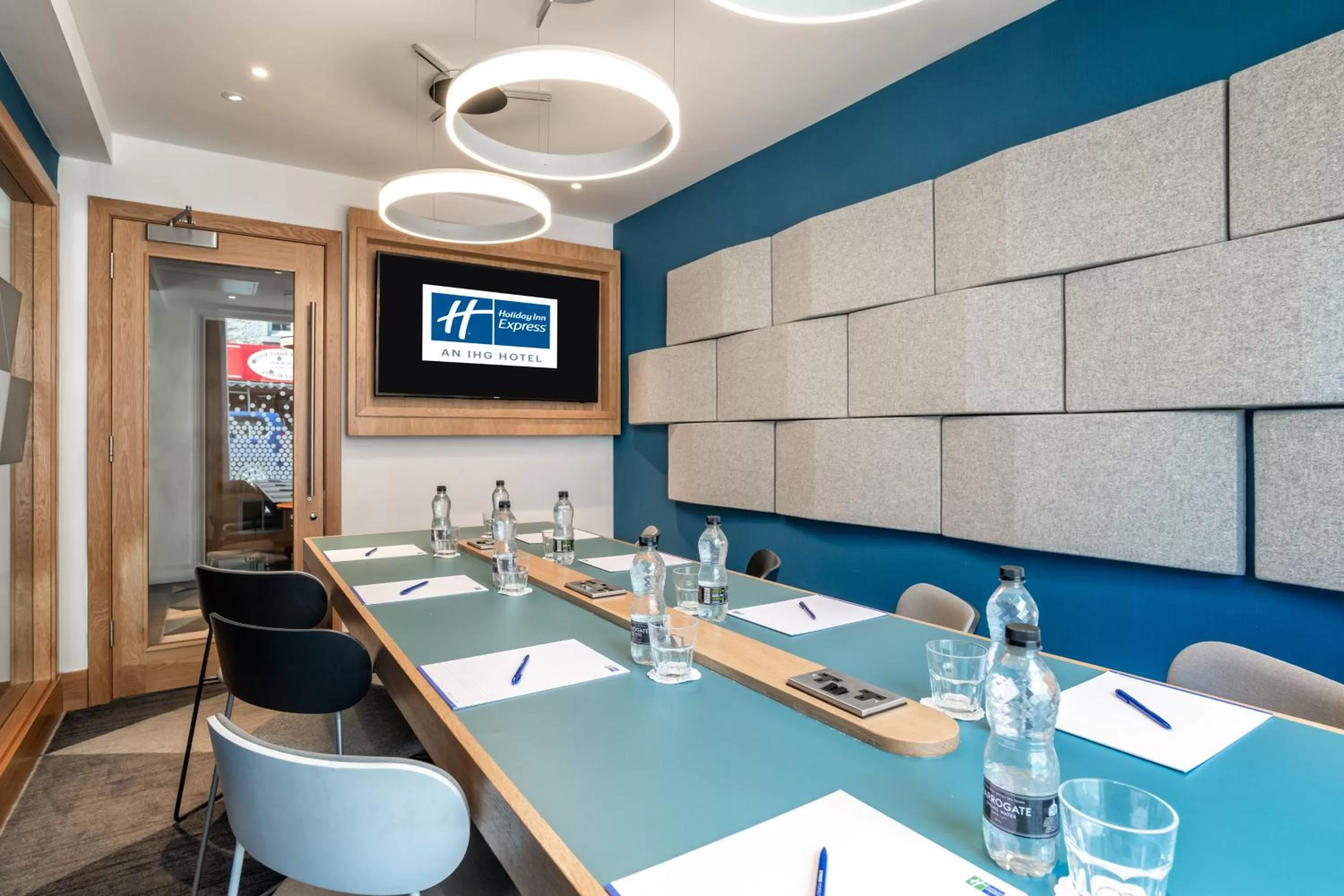 Meeting/conference room in Holiday Inn Express Aberdeen City Centre by IHG