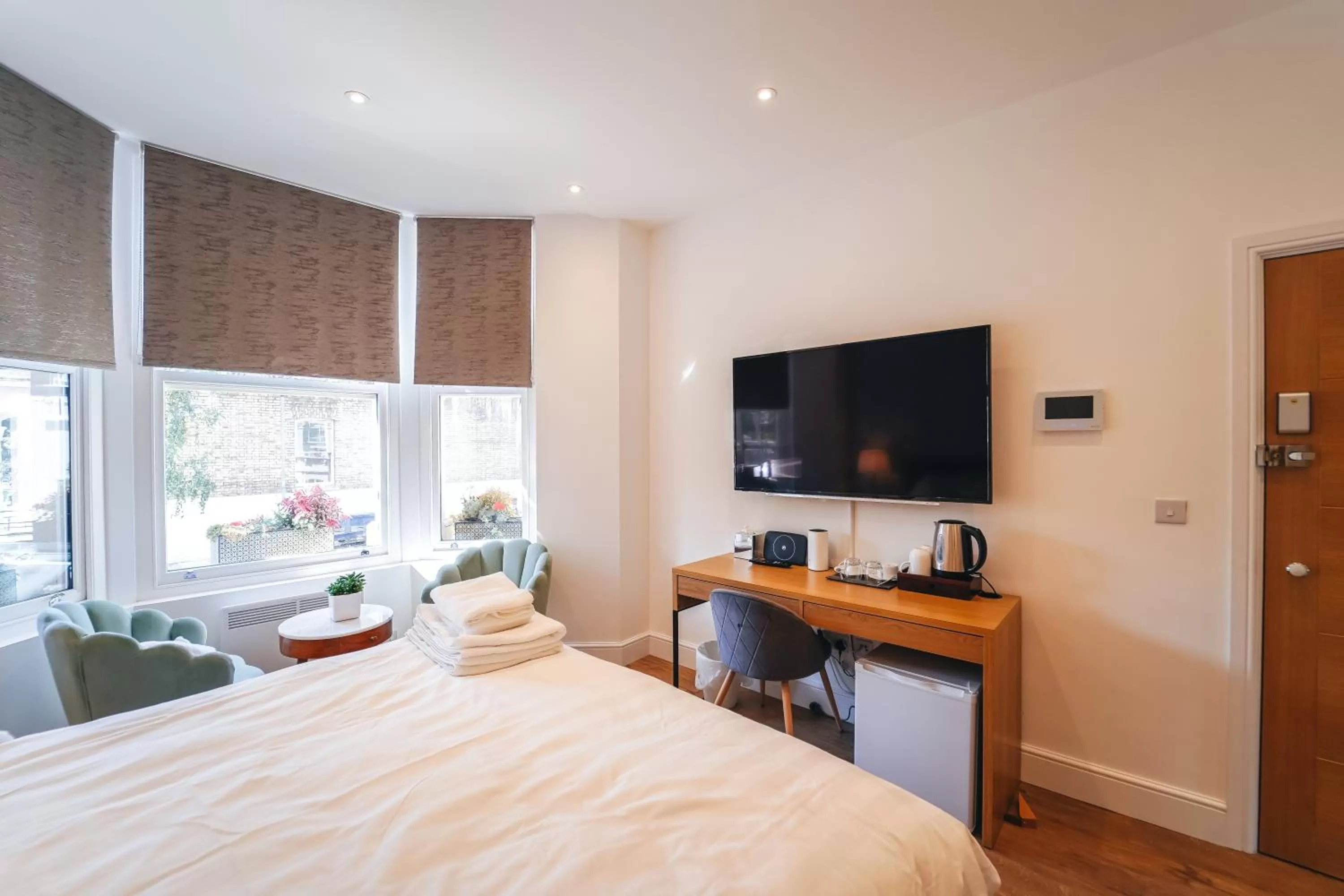 TV/Entertainment Center in The Avonmore Olympia