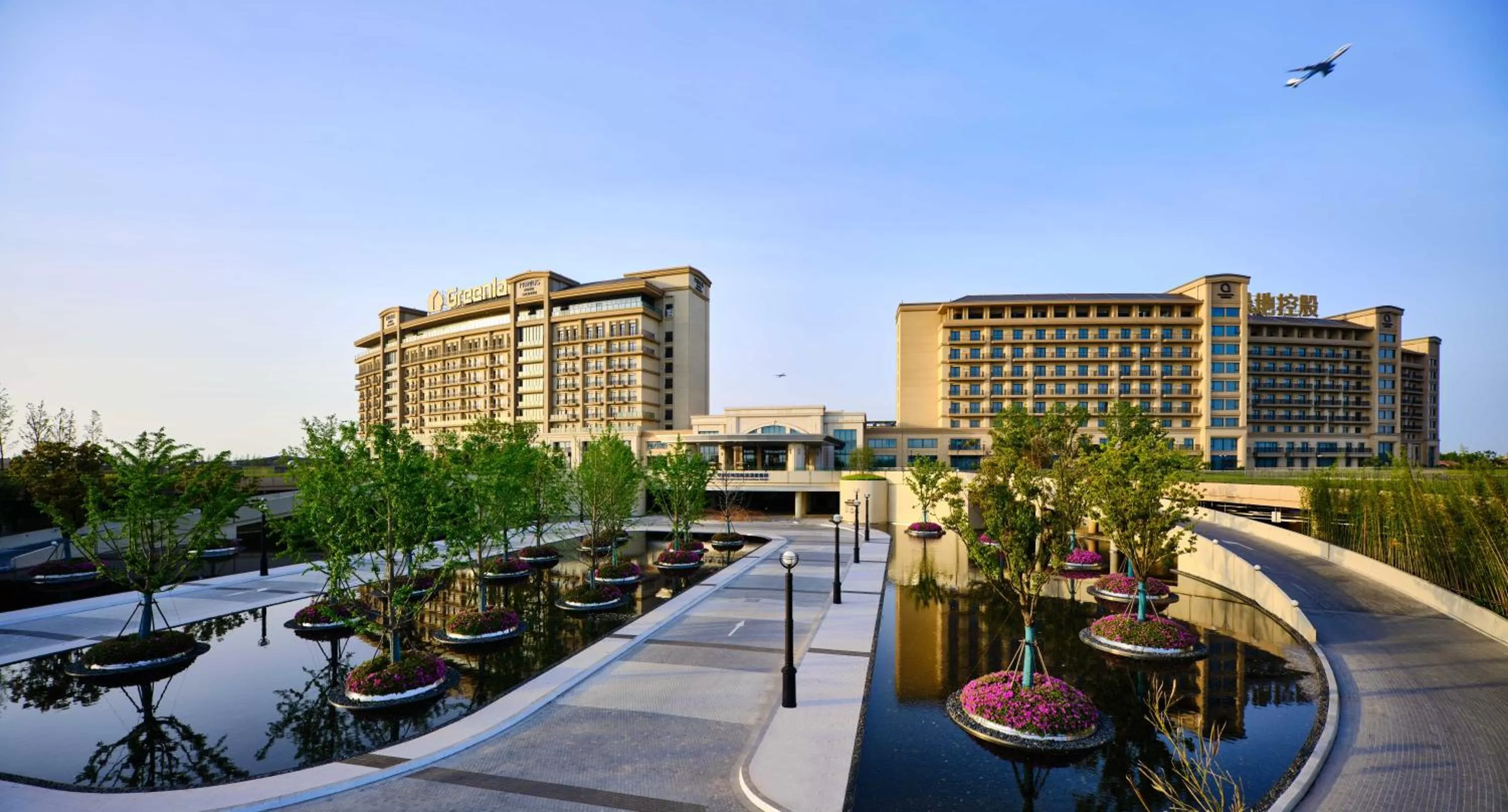 Property building in Primus Hotel Shanghai Sanjiagang - Offer Pudong International Airport and Disney shuttle