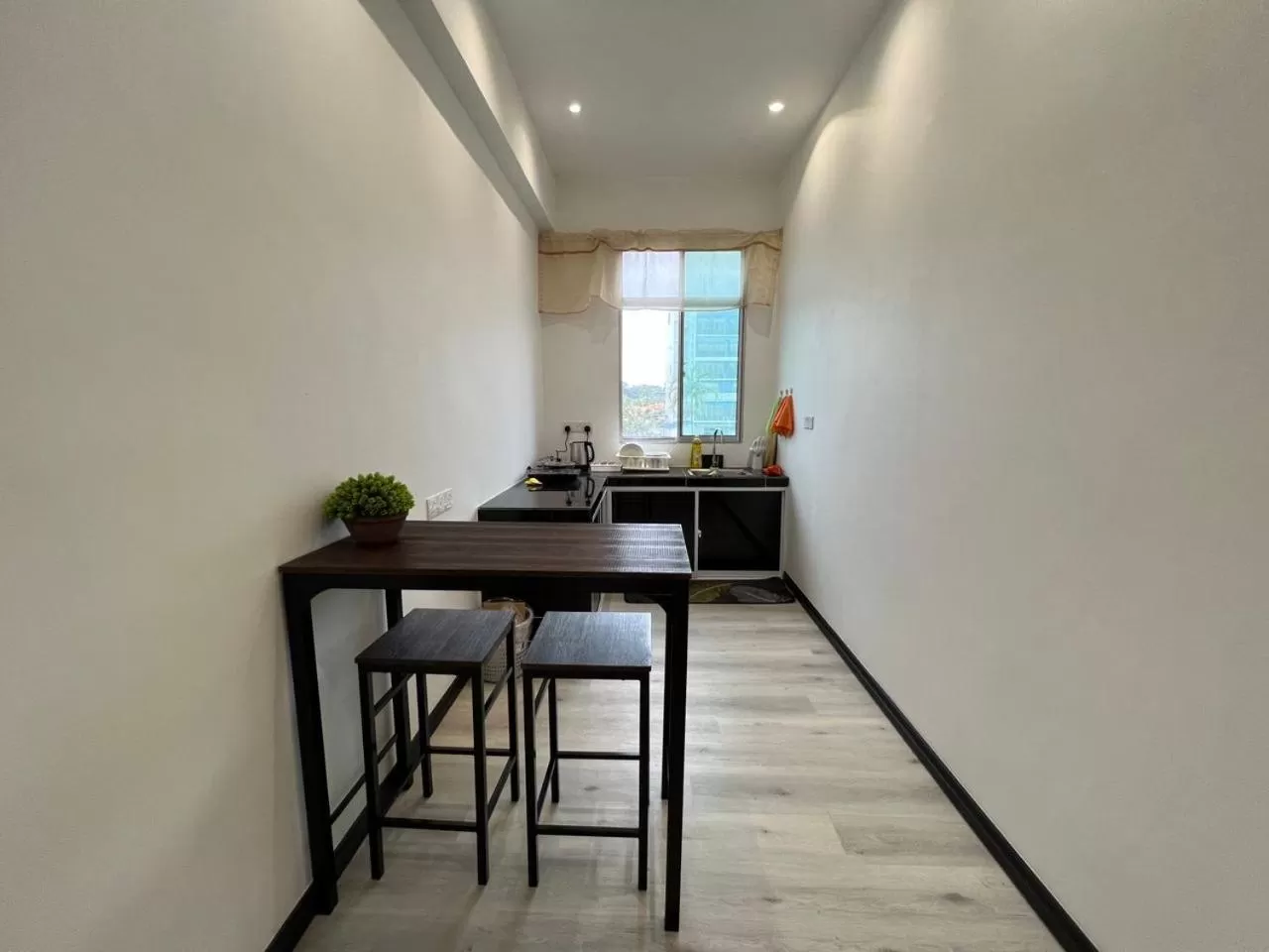 Kitchen or kitchenette in One Point Inn King Centre