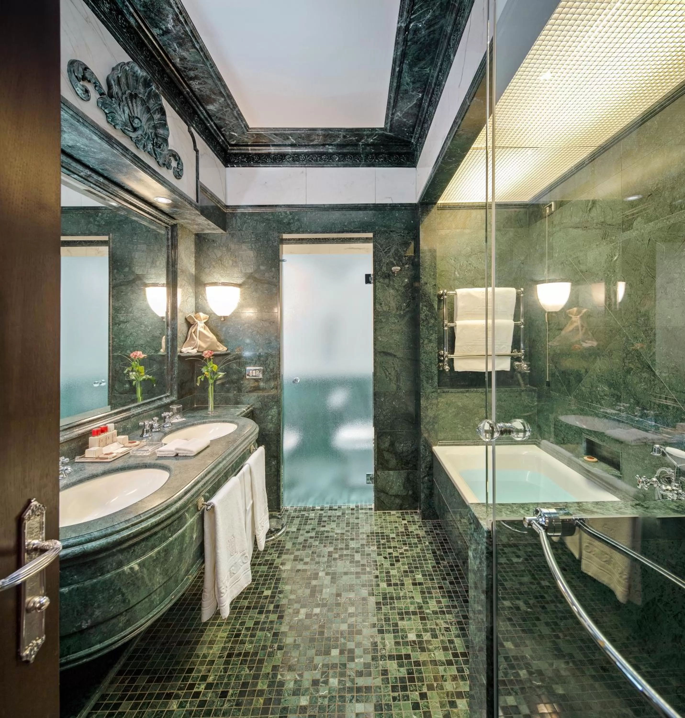 Bathroom in Hassler Roma