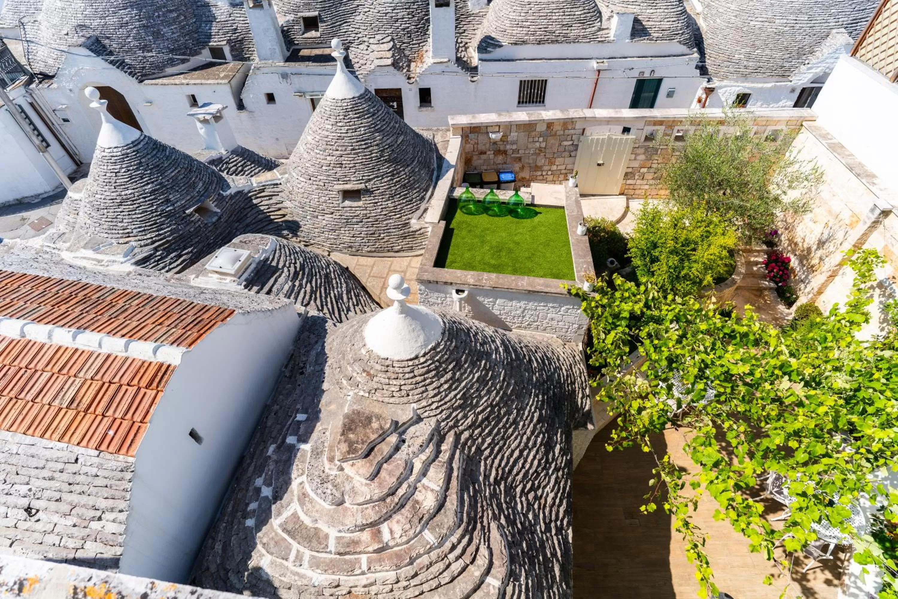 Inner courtyard view in Palazzo Scotto