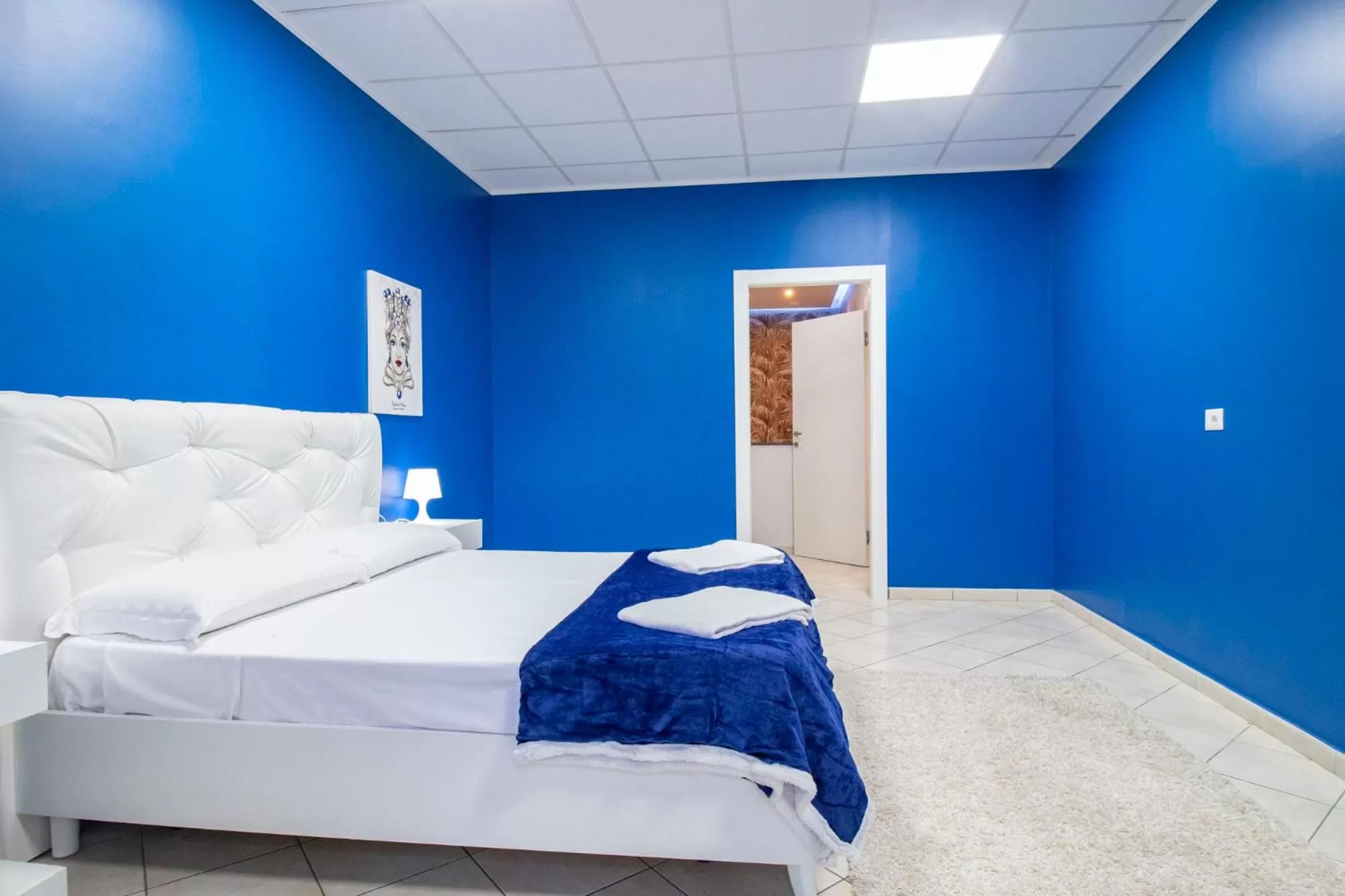 Bed in Royal Playa Suite and Apartament -private parking- self chek out