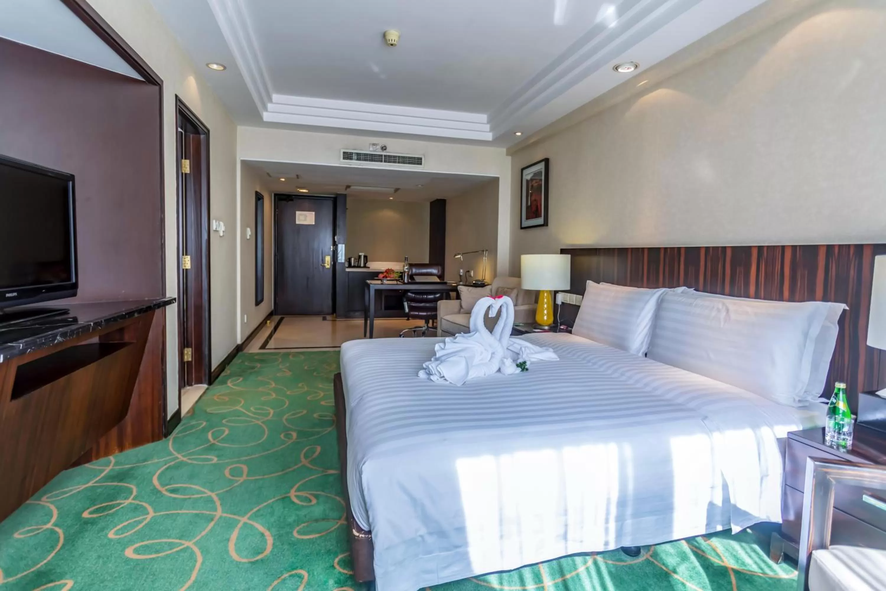 Bed in Guo Ji Yi Yuan Hotel