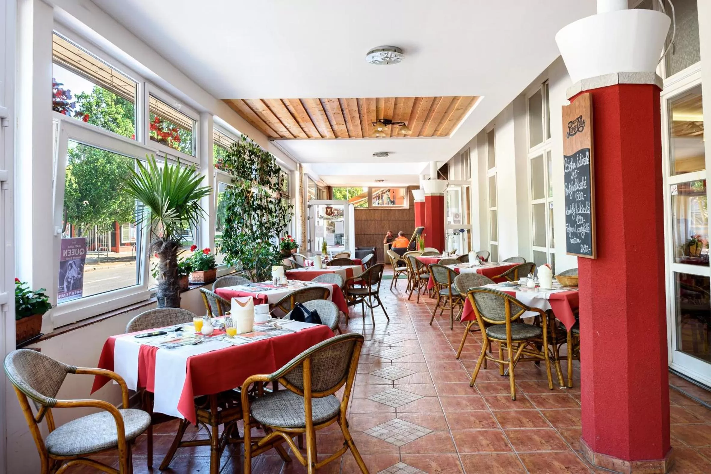 Restaurant/places to eat in Hotel Négy Évszak