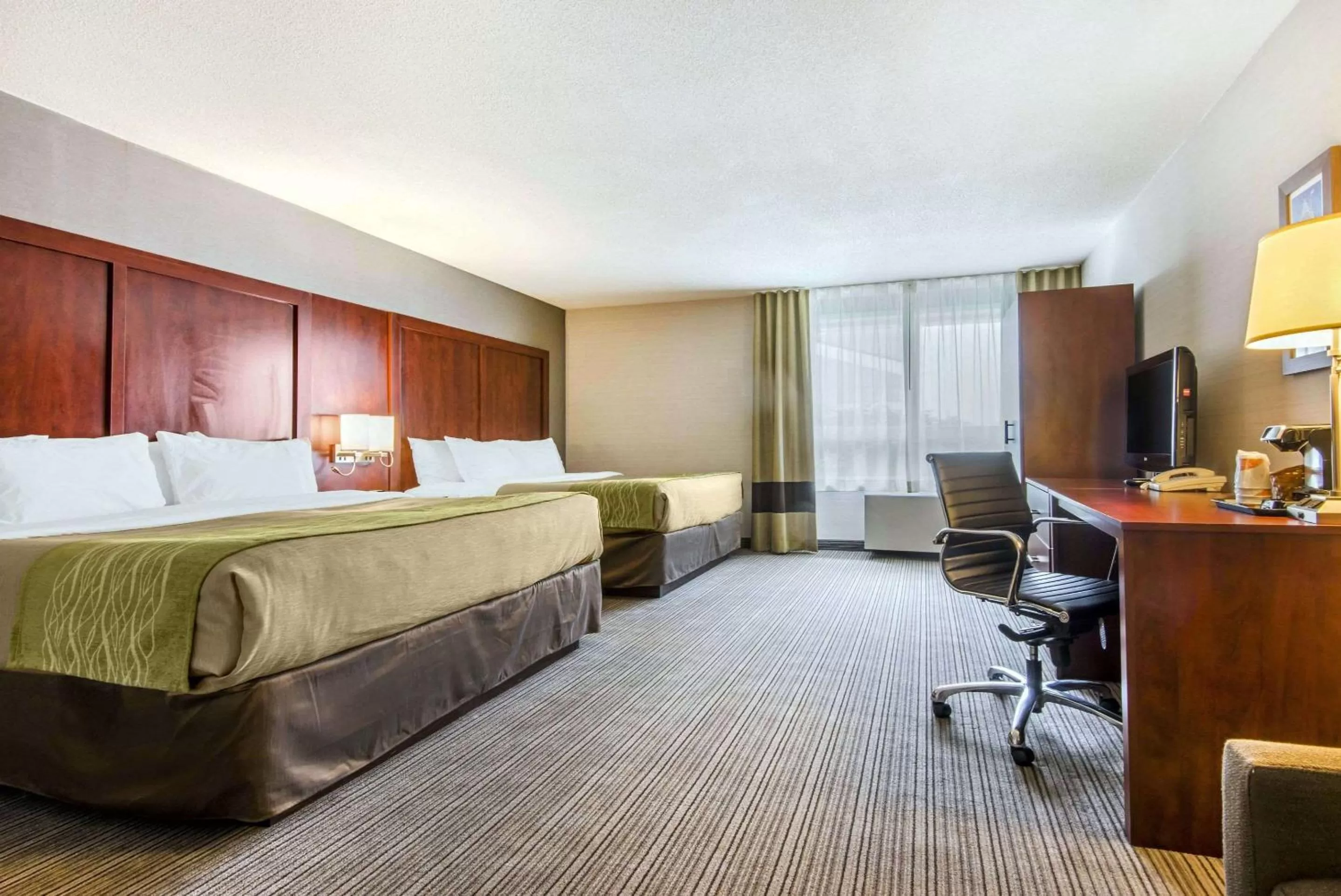 Photo of the whole room, Bed in Comfort Inn & Suites