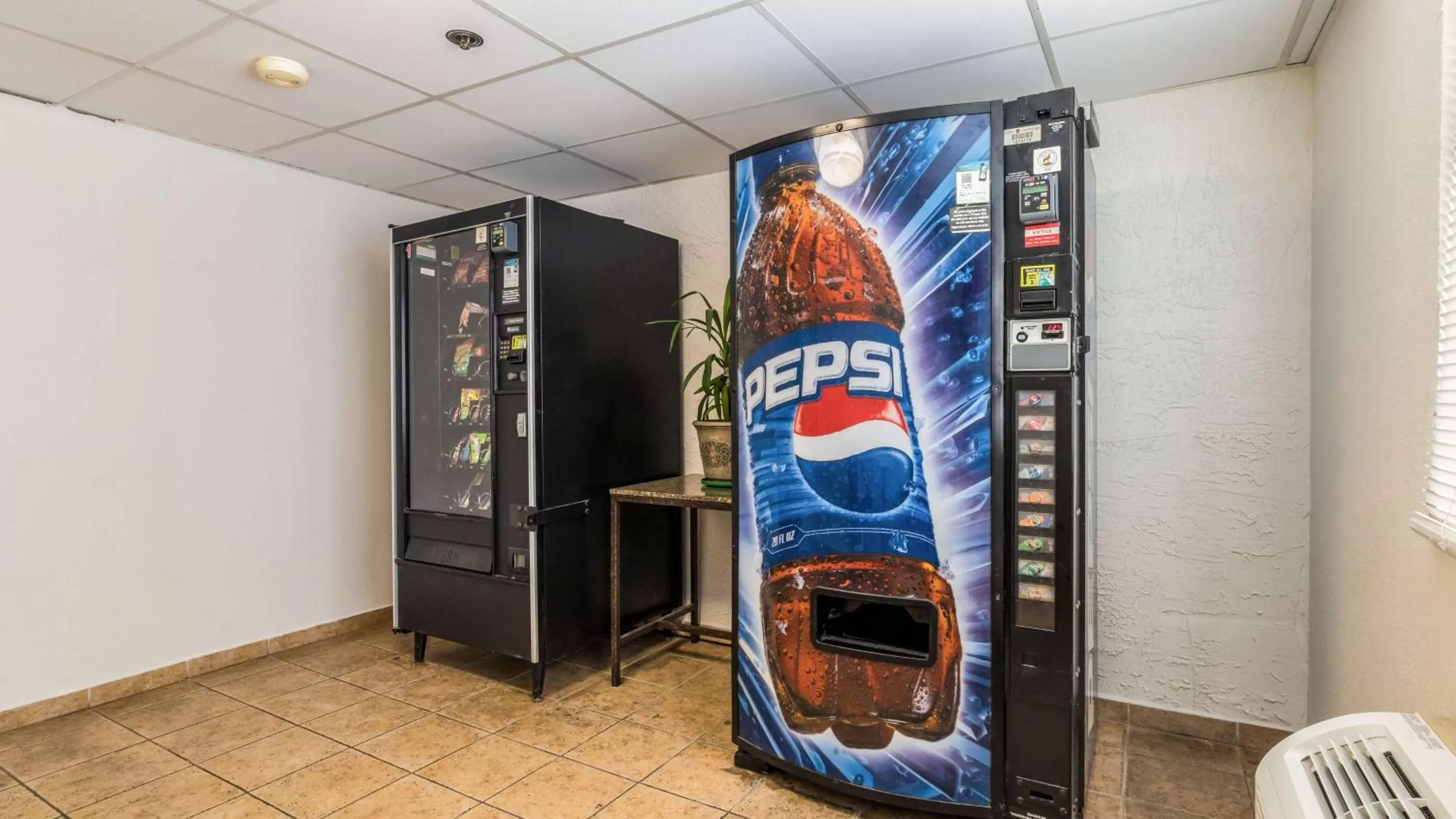 Property building in Motel 6-Elk Grove Village, IL